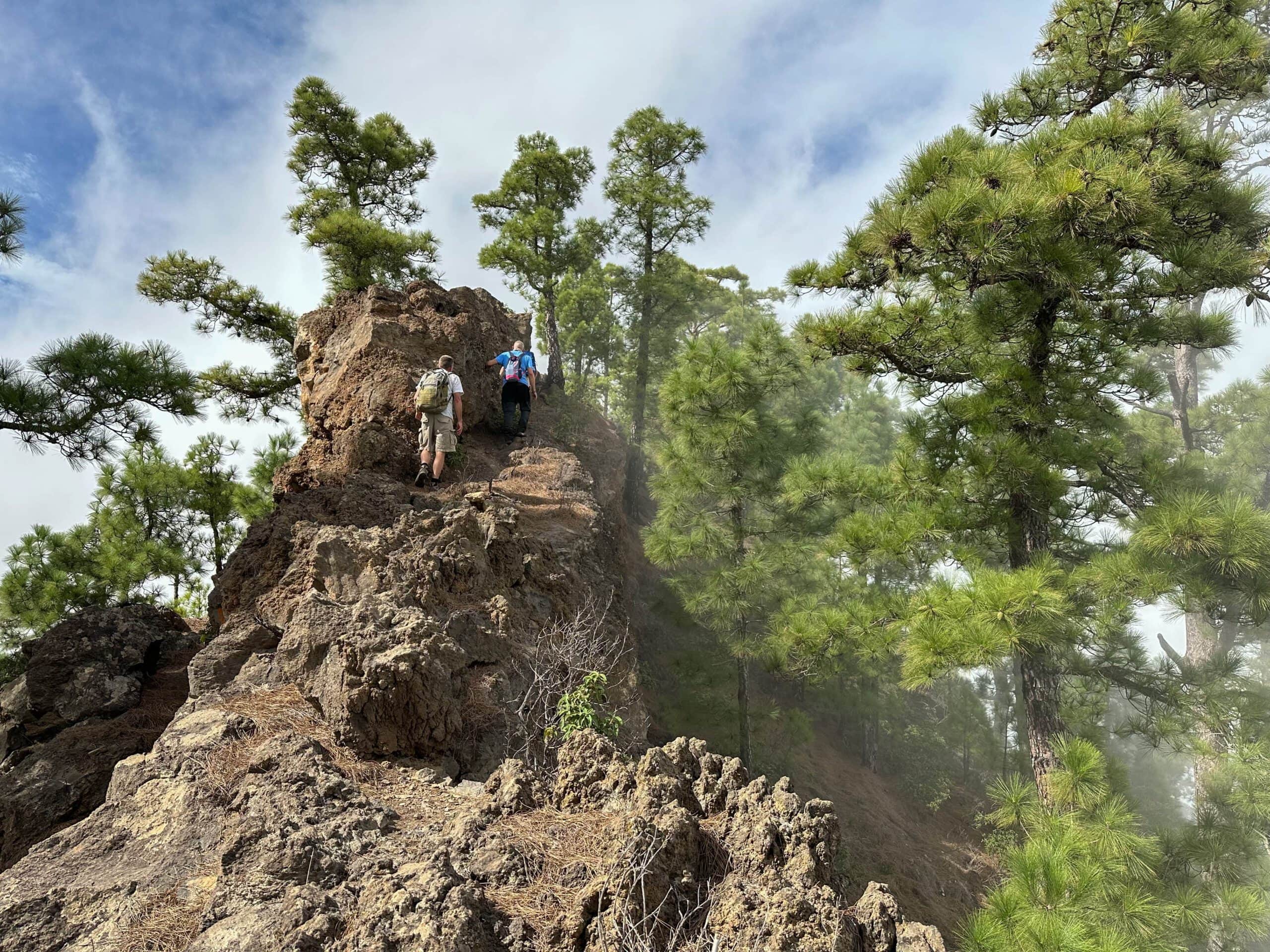 Wandern über dem Grat - Abstiegsweg Pico Igonse