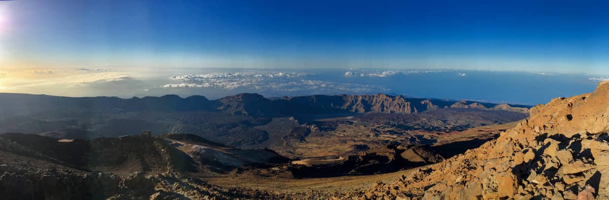 Vista desde el Pico del Teide hacia la Caldera. El entorno del Teide en vista panorámica