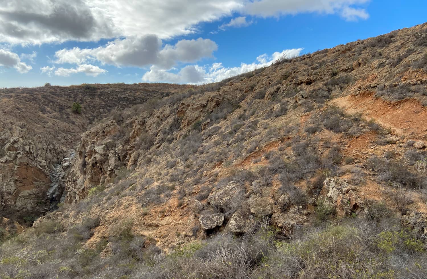 Hiking trail along the slope of the Barranco