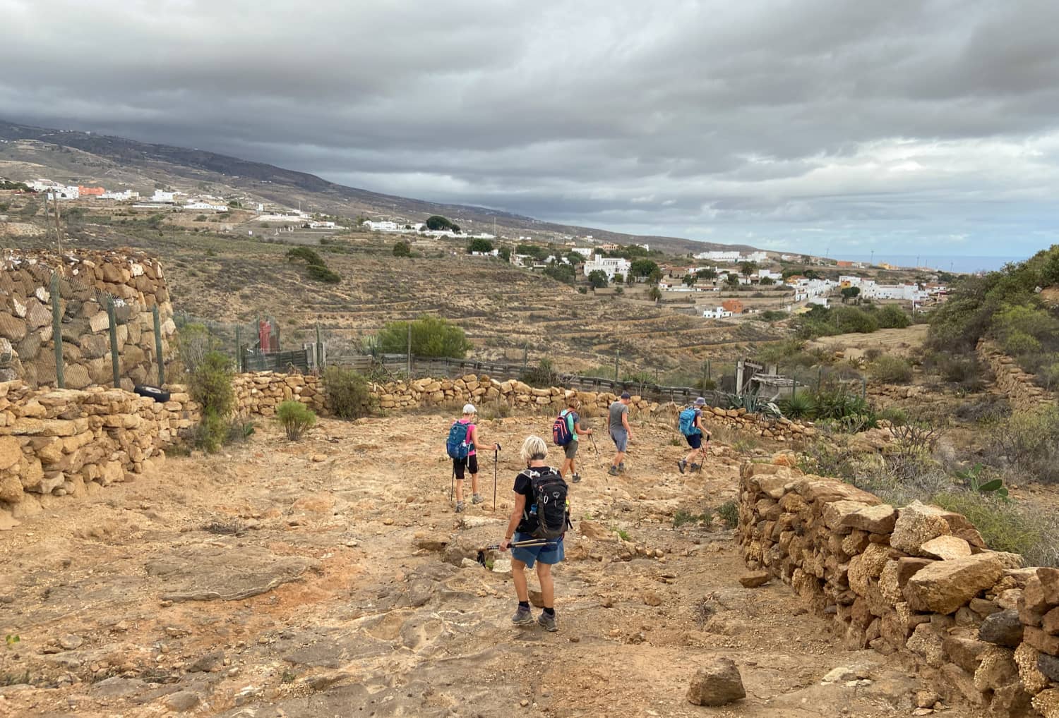 Wide hiking trail down to Arico Nuevo