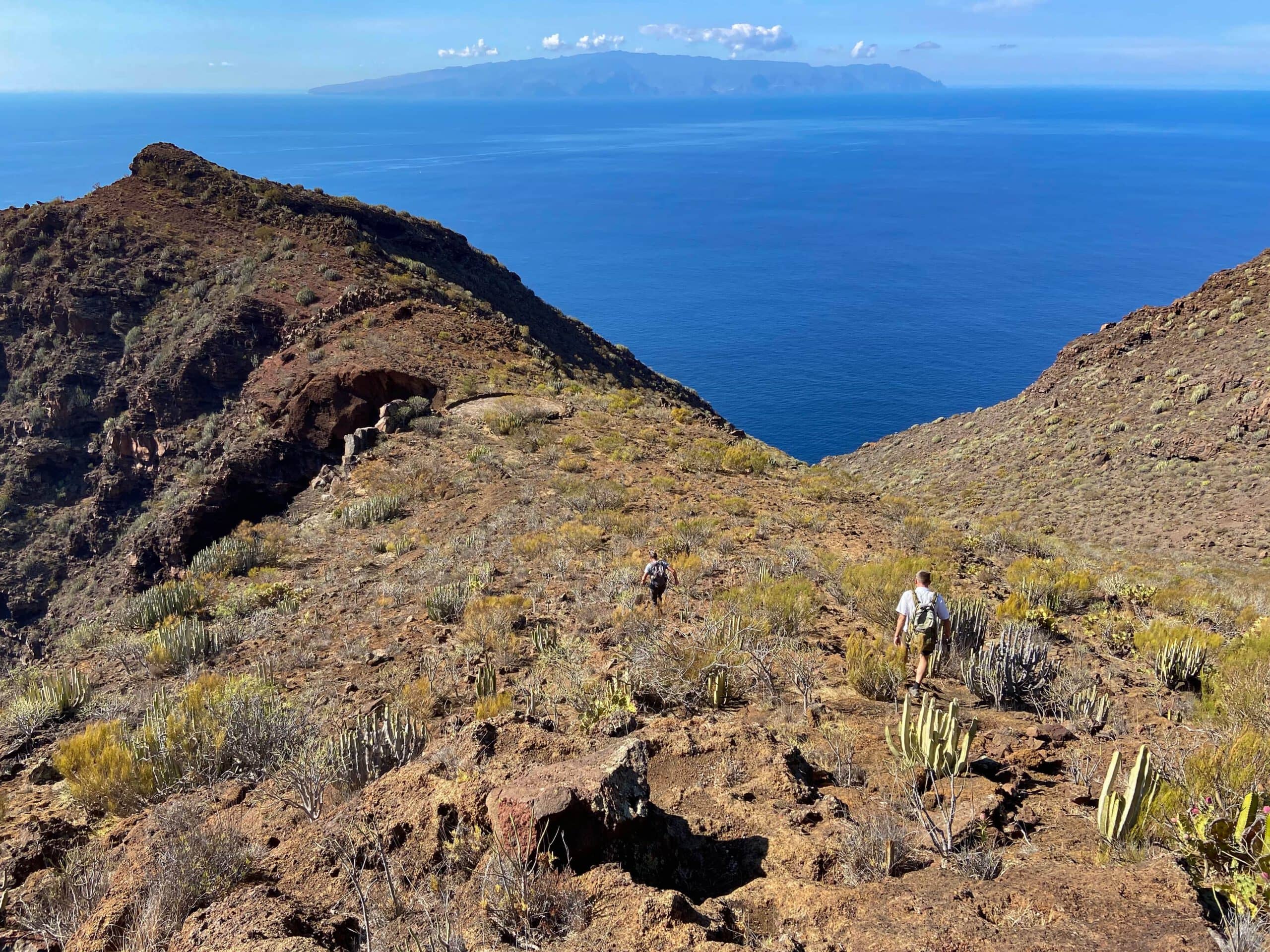 Excursionistas en el Abache Steig por encima de la 2ª era