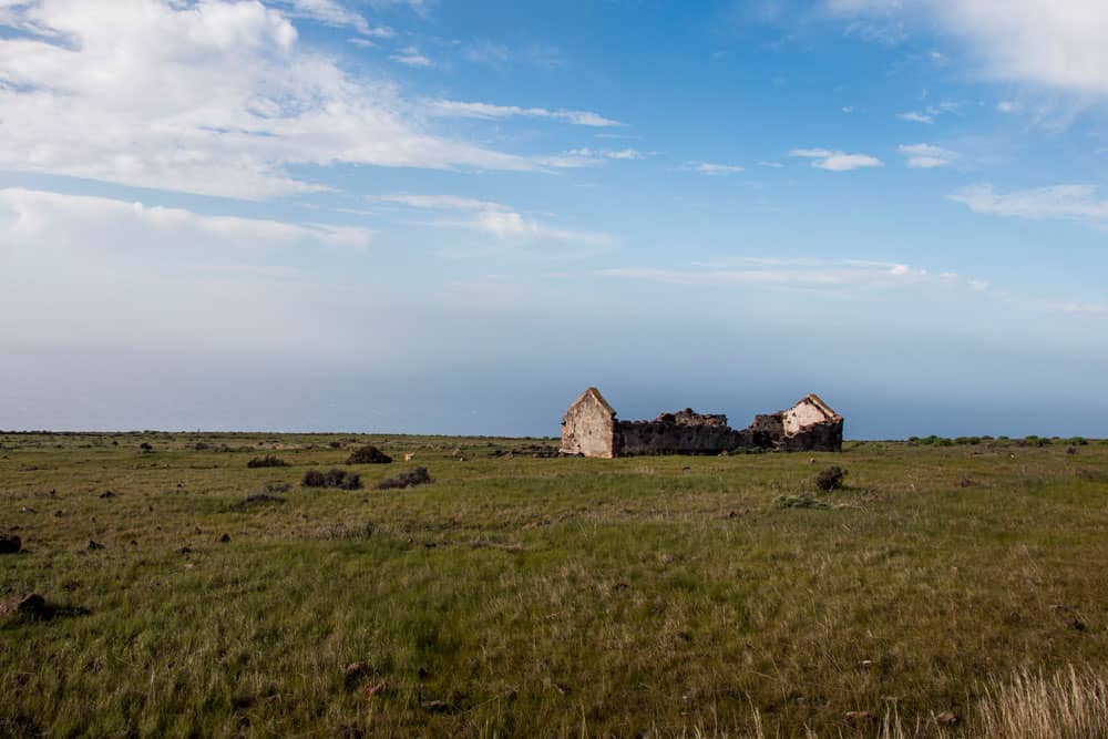 Casa en ruinas en la meseta de La Mérica