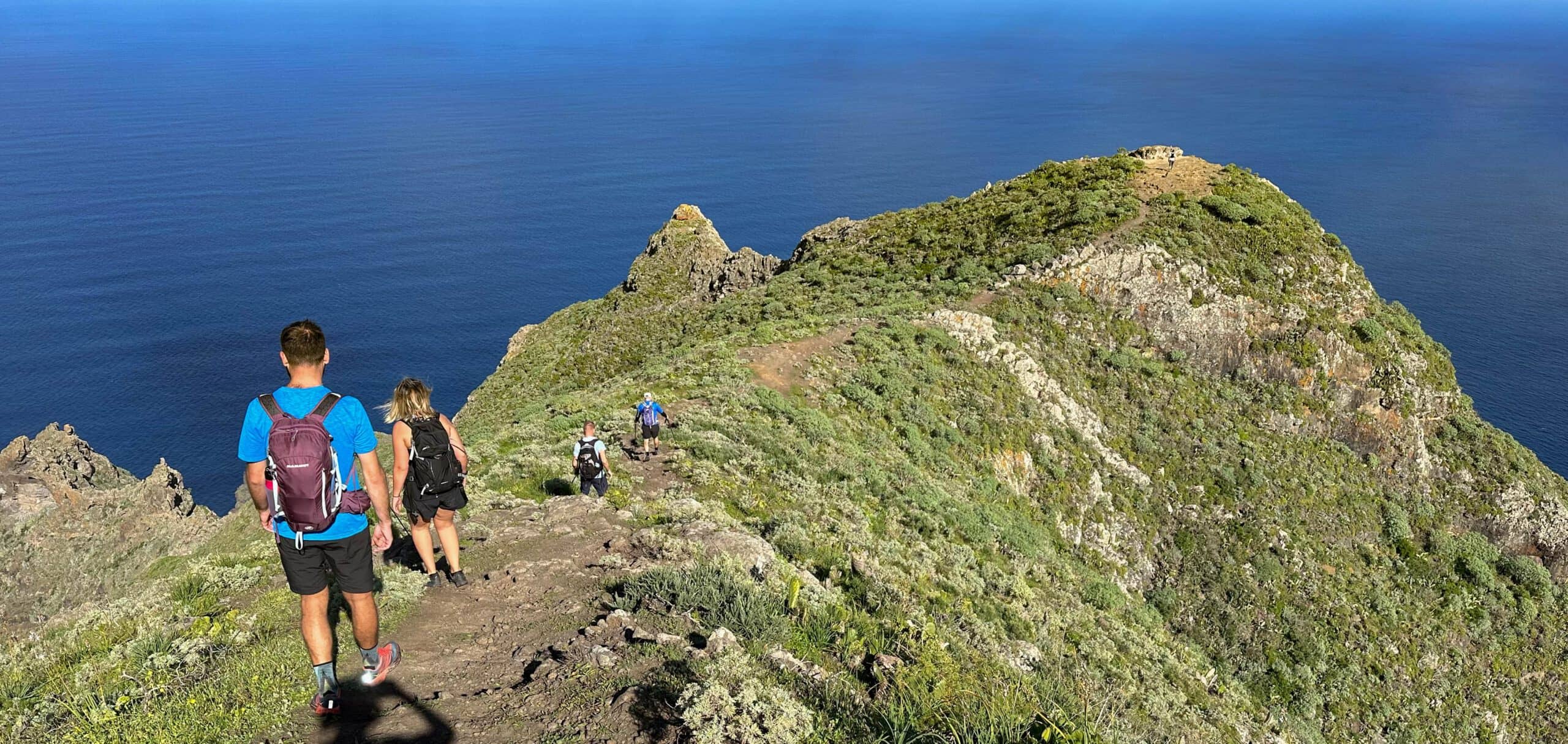 Wanderweg auf der Westseite des Roque Taborno hinunter zum Aussichtspunkt Mirador Era de los Carlos (570 Höhenmeter).