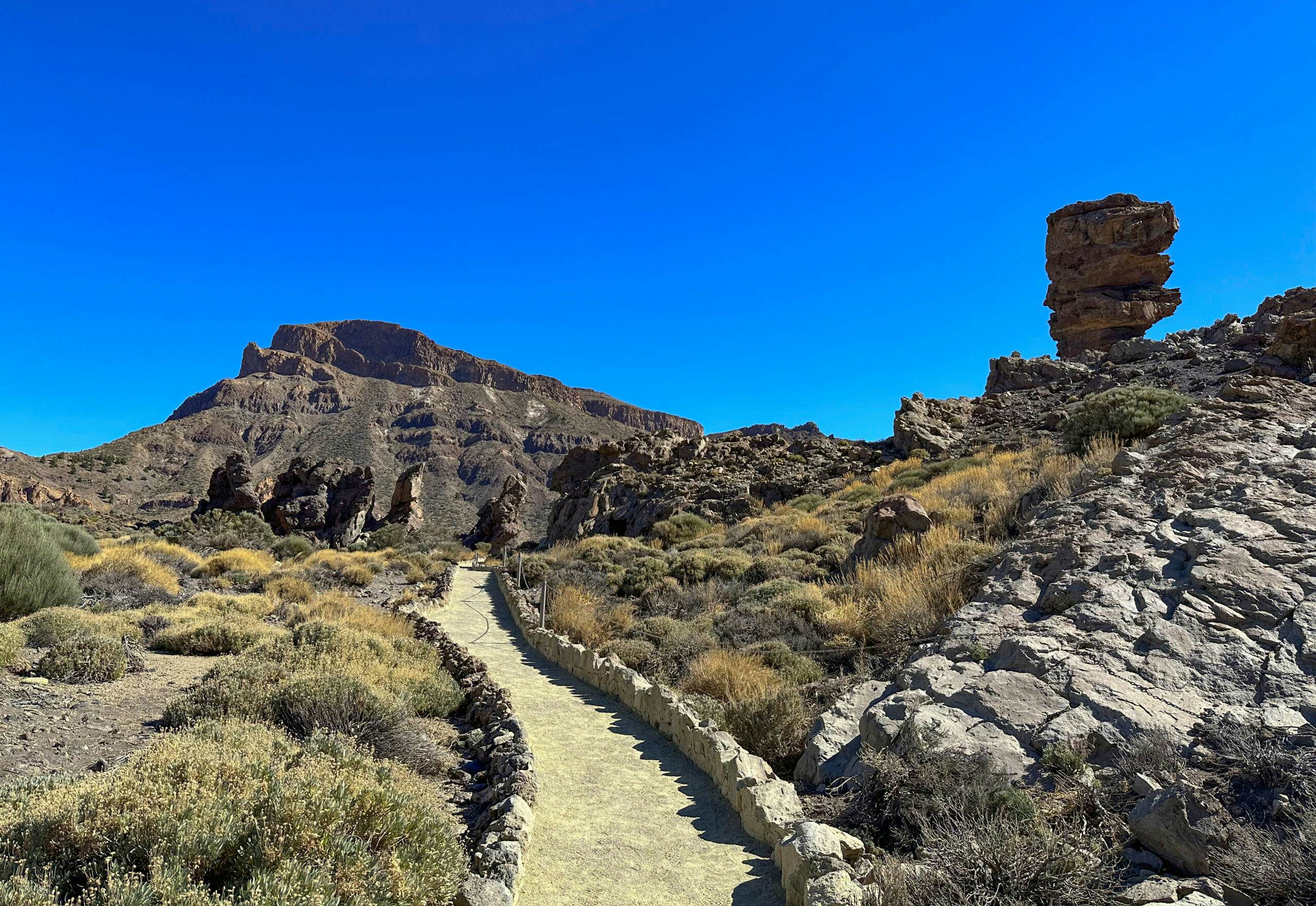 Hiking trail below the Roques de García