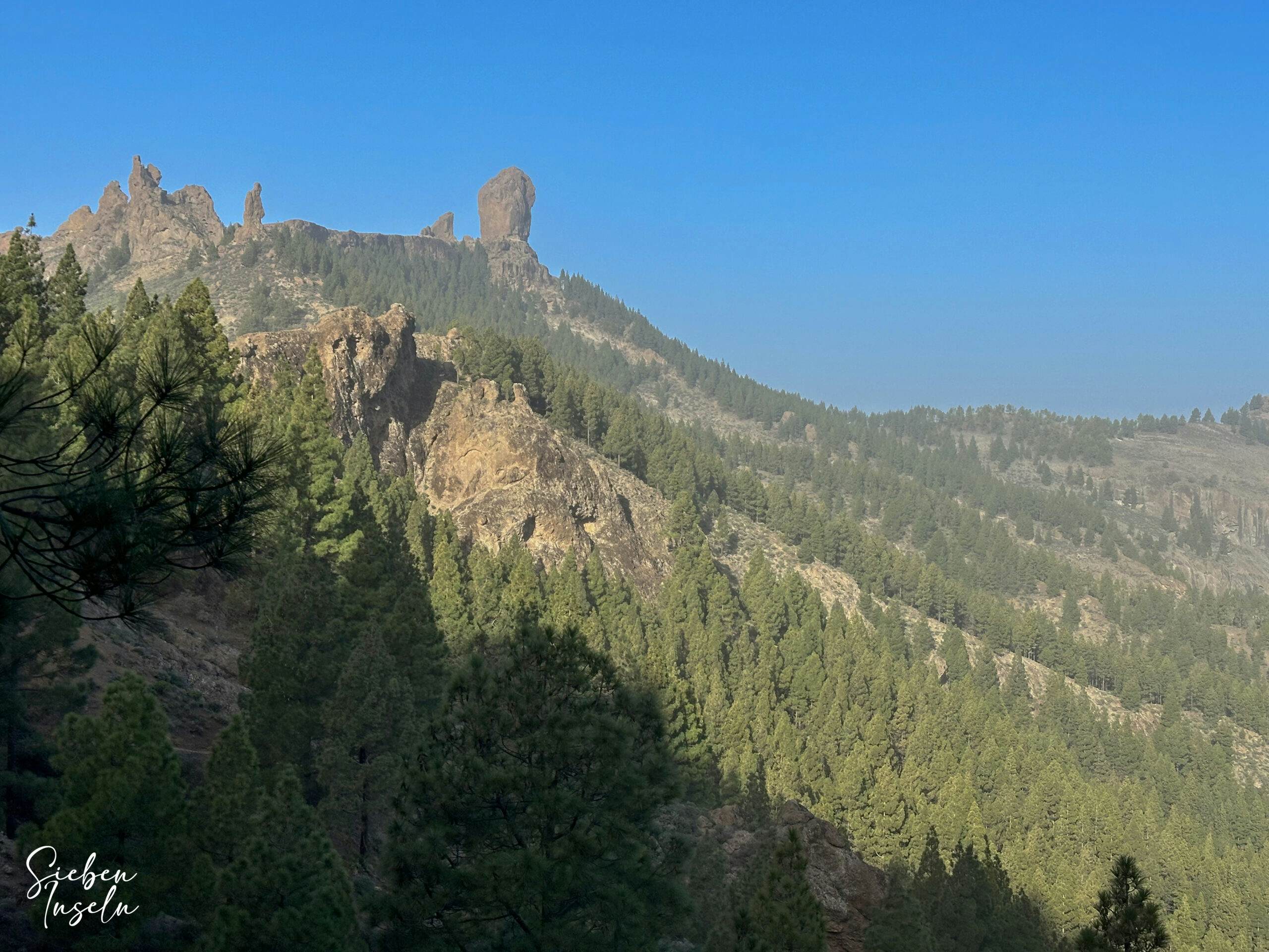 The Roque Nublo seen from the hiking trail towards La Culata