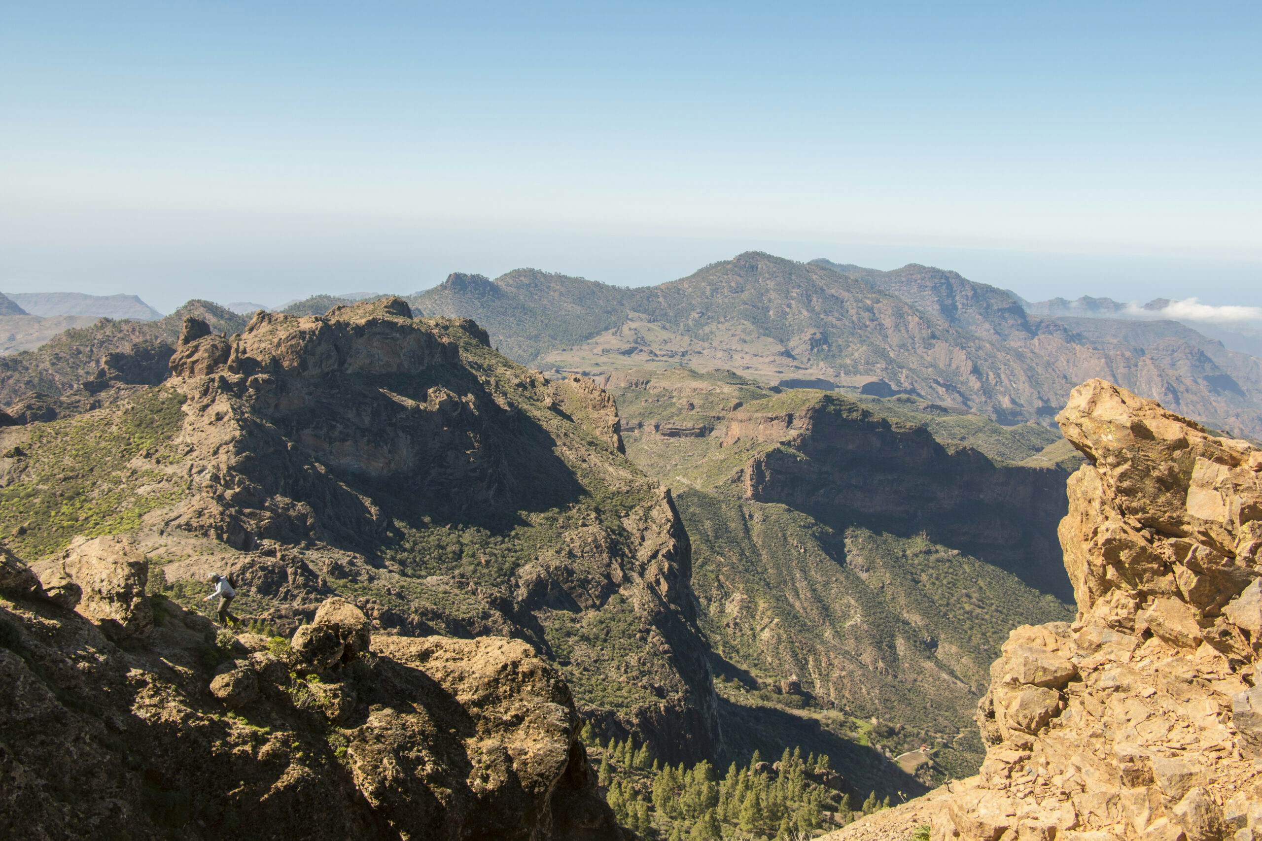 View from the Roque Nublo hiking trail towards the west