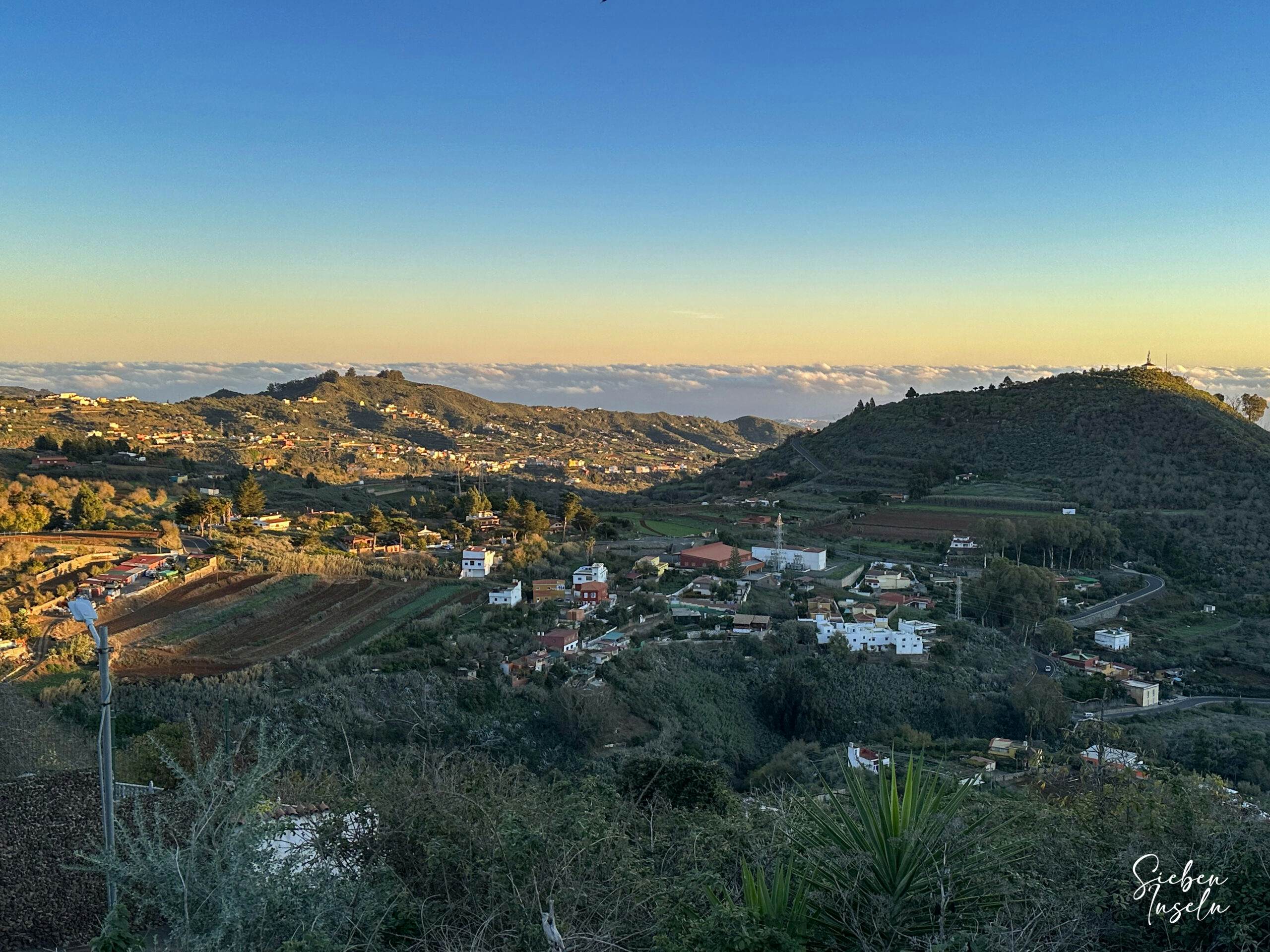 Blick über Vega de San Mateo aus der Höhe kurz nach Sonnenaufgang