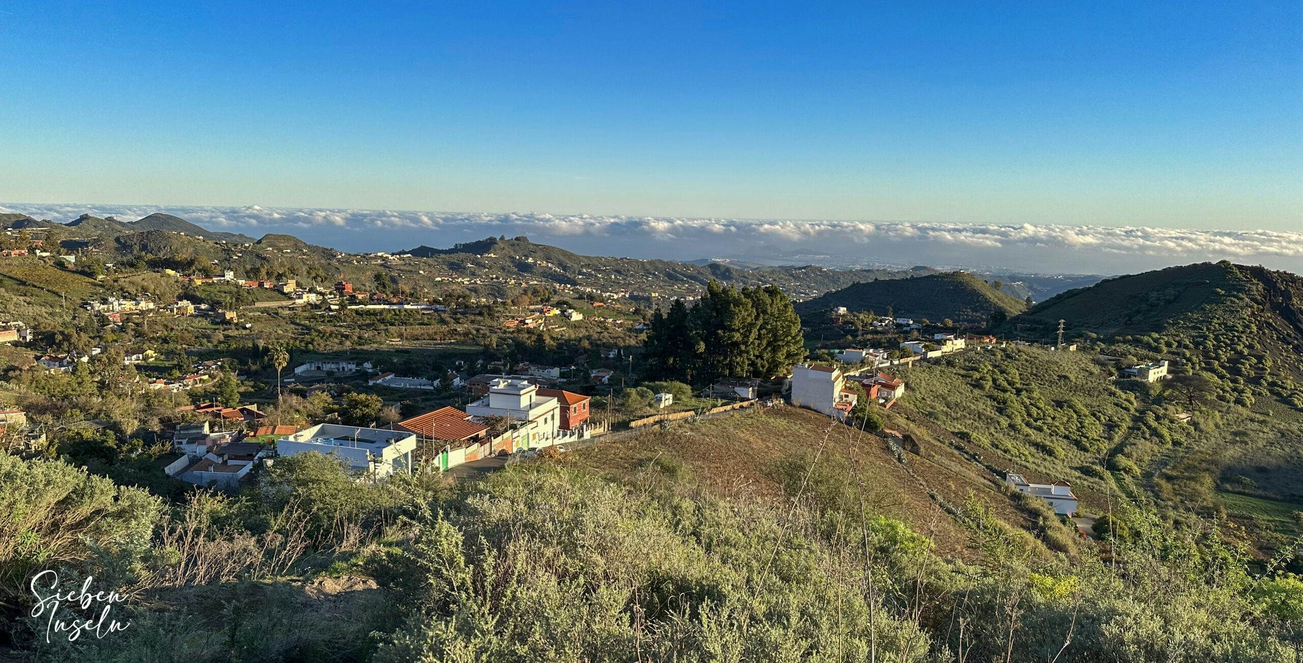 View of the hiking trail down towards Vega de San Mateo and La Asomata 