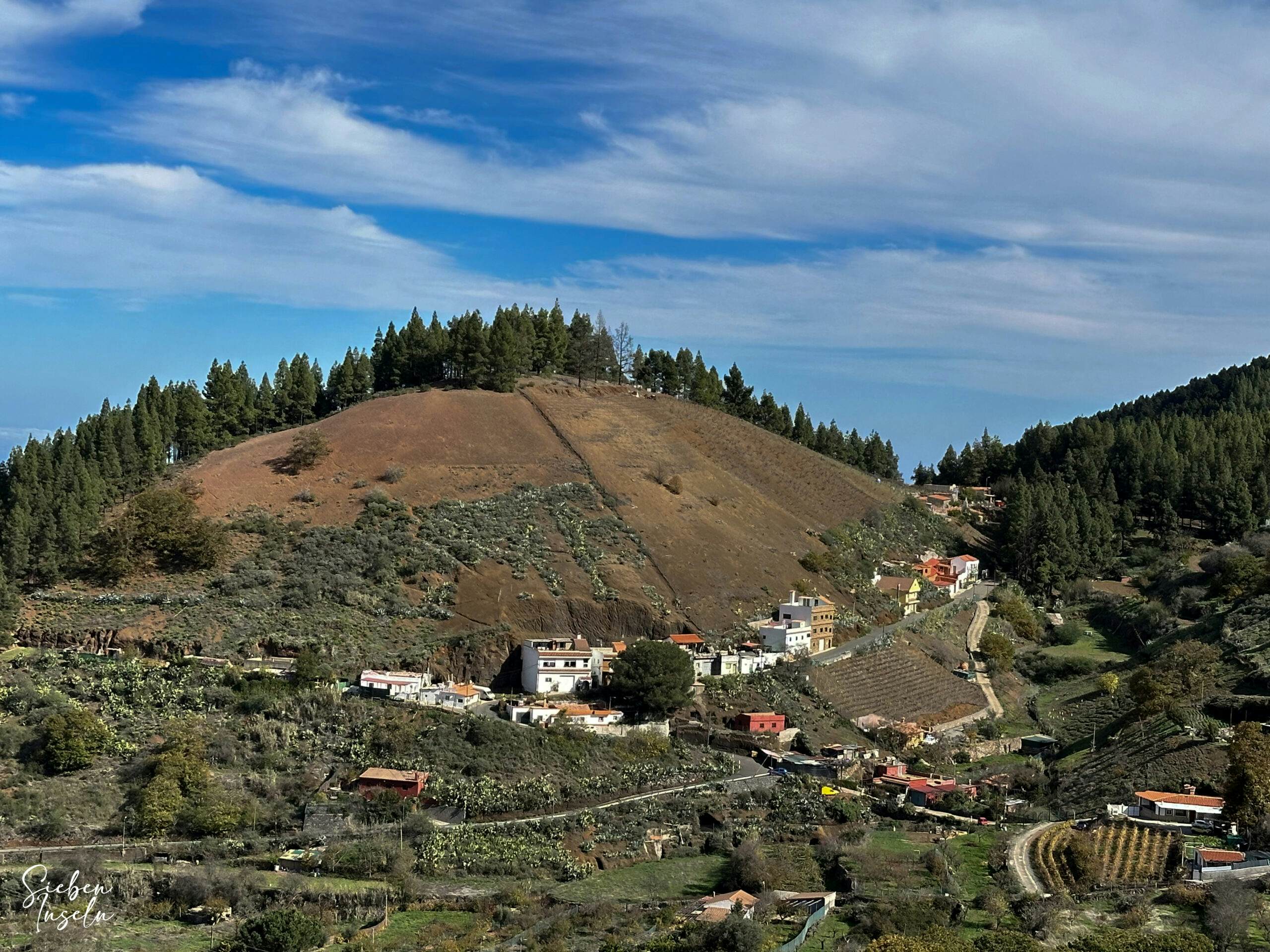 Vista desde la ruta de senderismo sobre La Camaretas hasta La Montaña (1378 metros de altitud)
