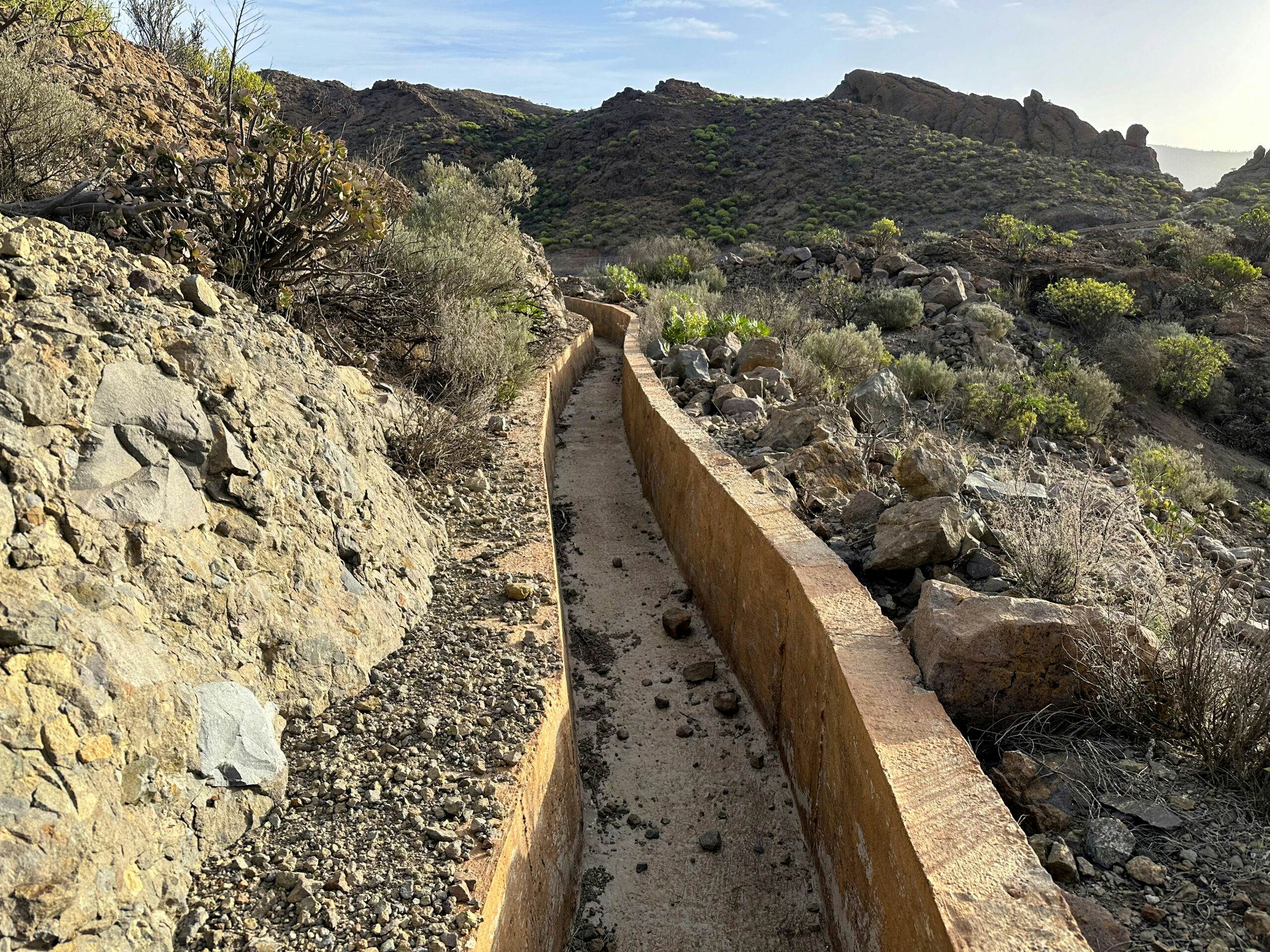 Hiking trail on the canal