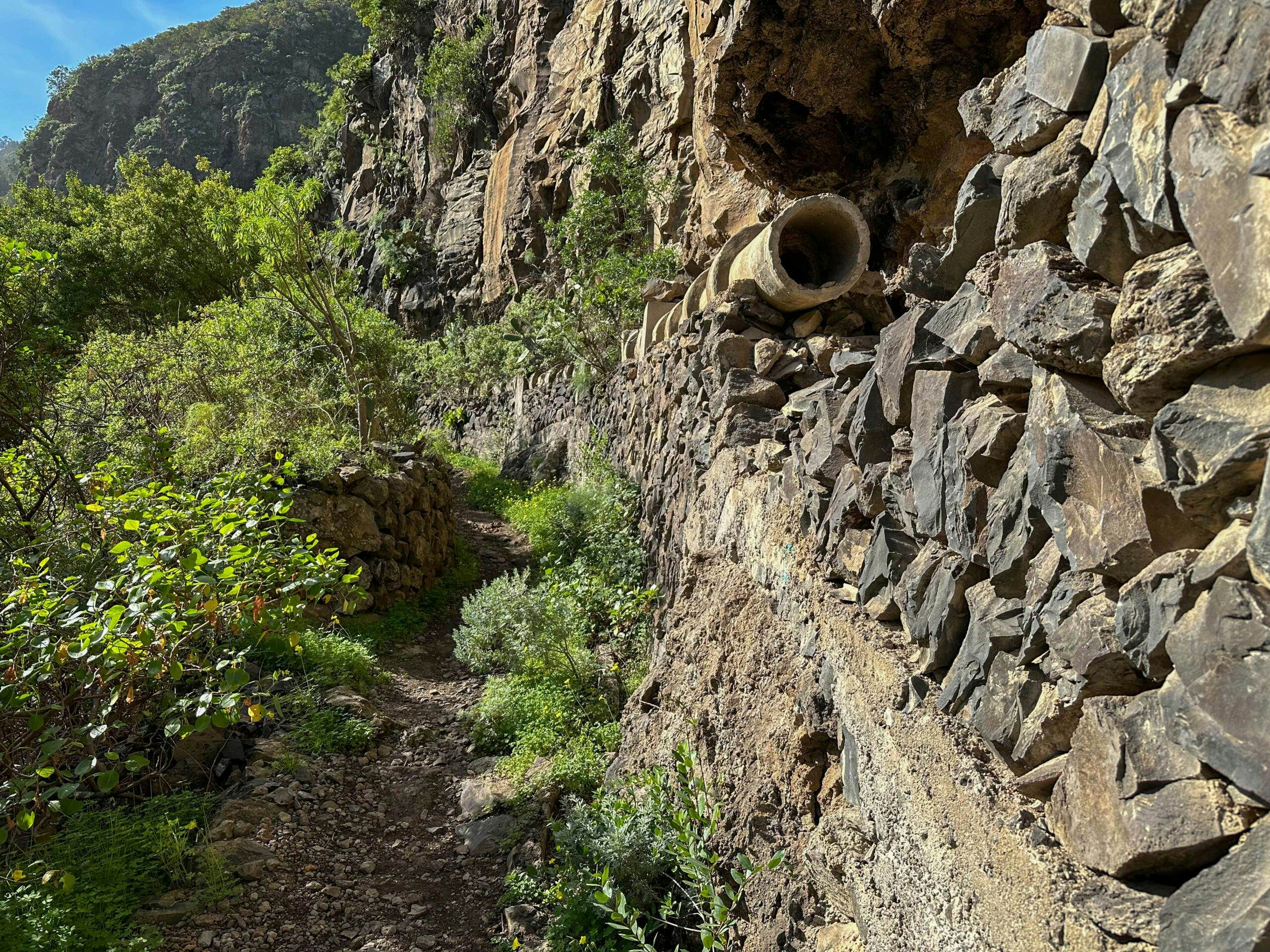 Wanderweg hinauf im Barranco de Ruiz