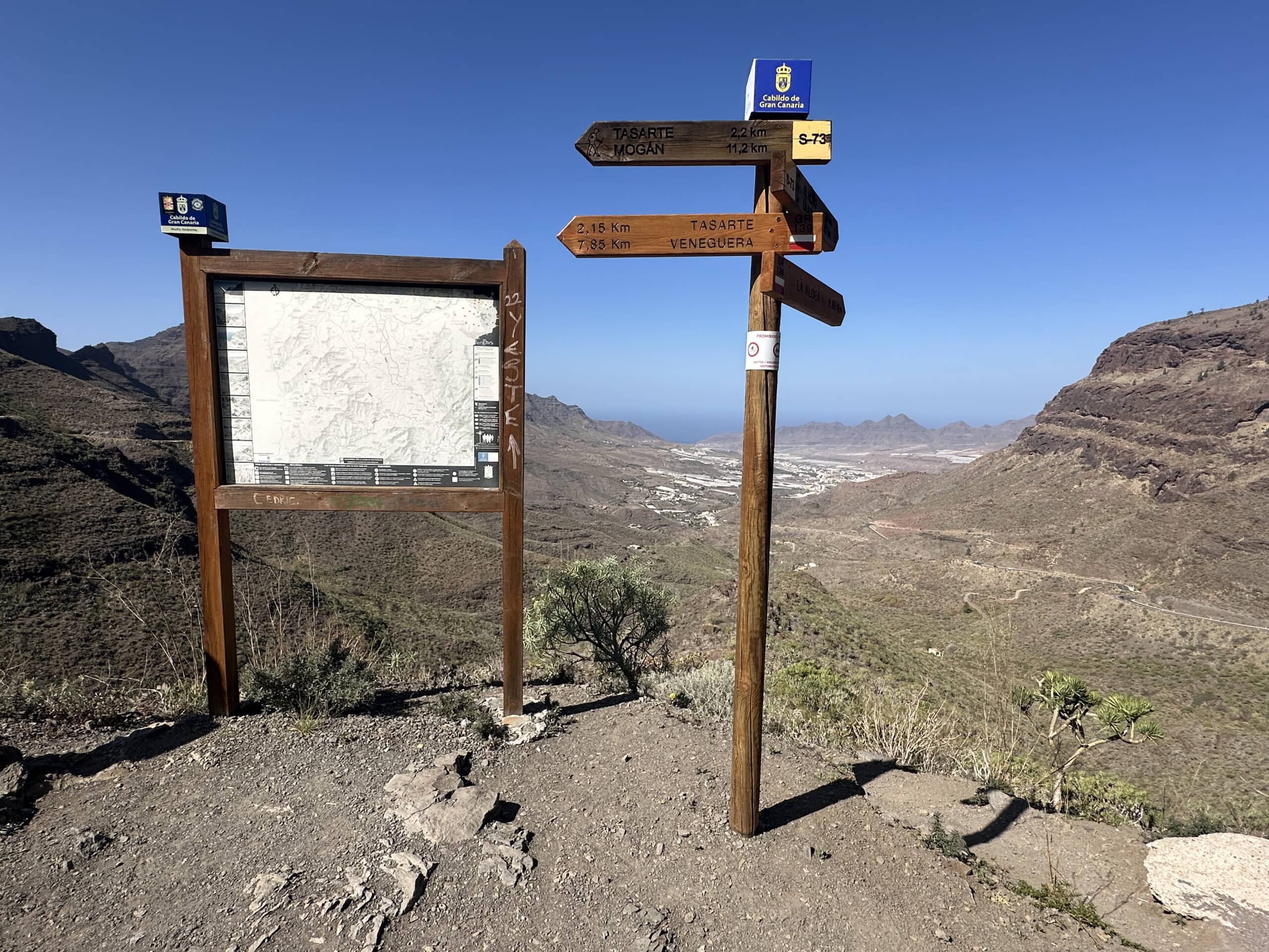 Gute Wanderbeschilderung am Wegesrand