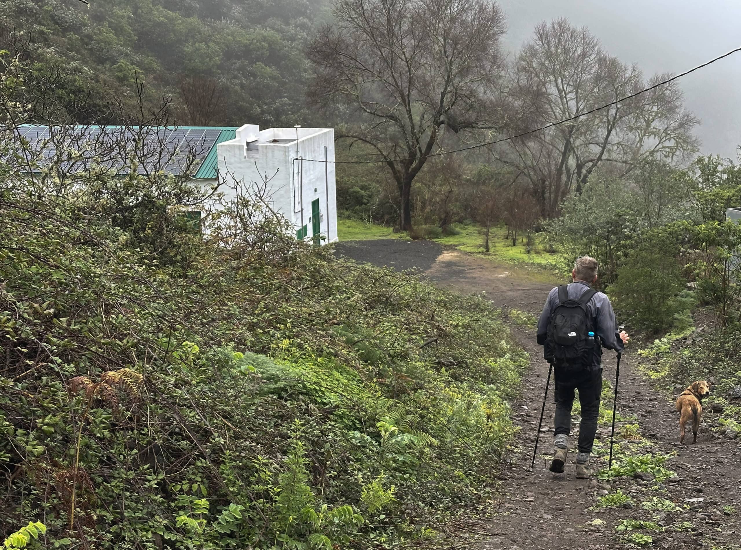 Sendero pasando por el Pozo Aquavia II
