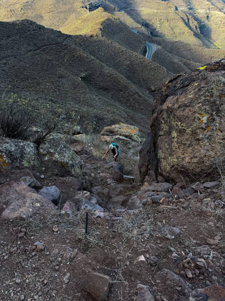 Un poco de escalada en el Barranco de los Almacigos - Camino de ascenso a la meseta
