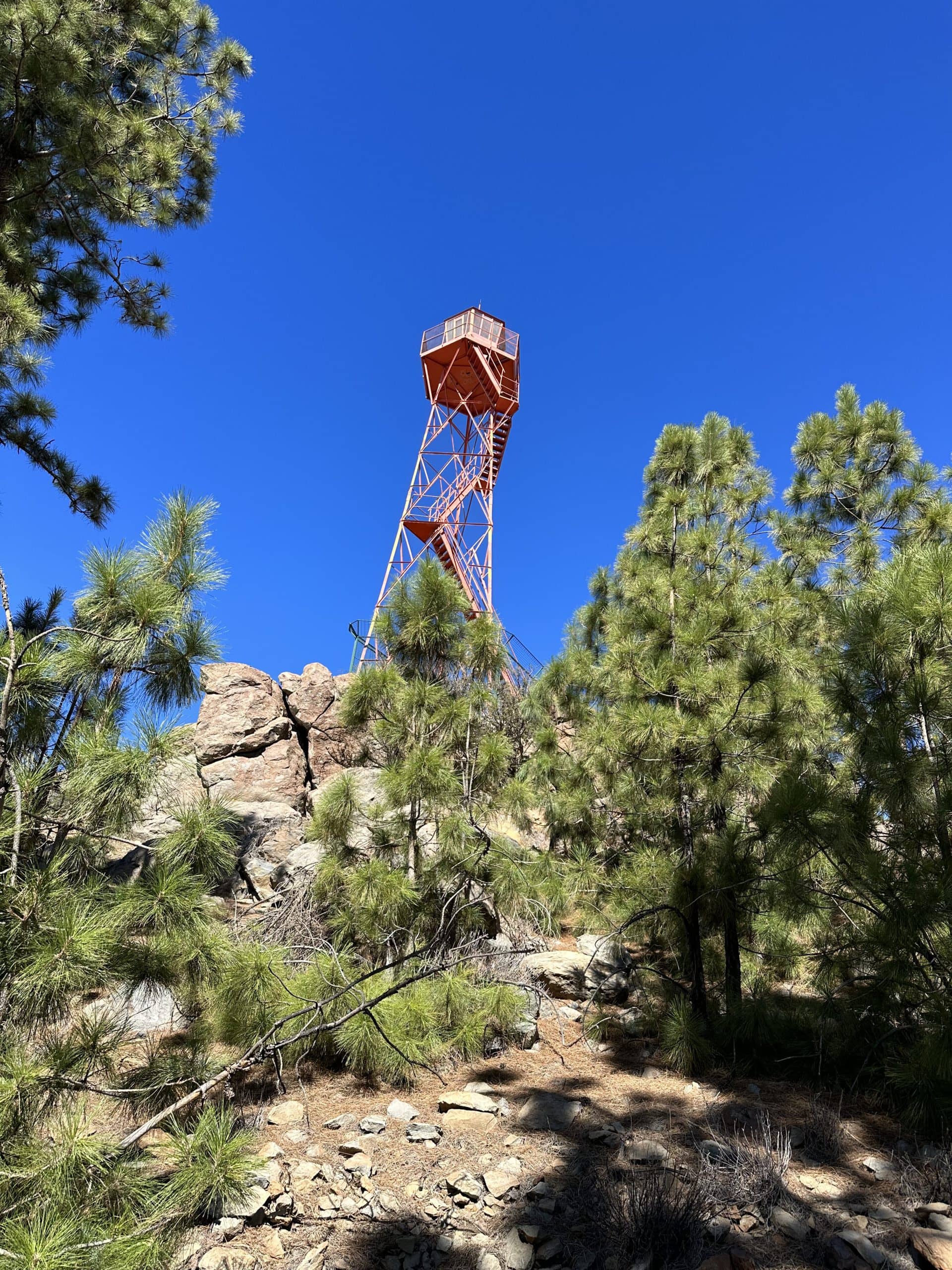 Wanderweg am Feuerturm vorbei