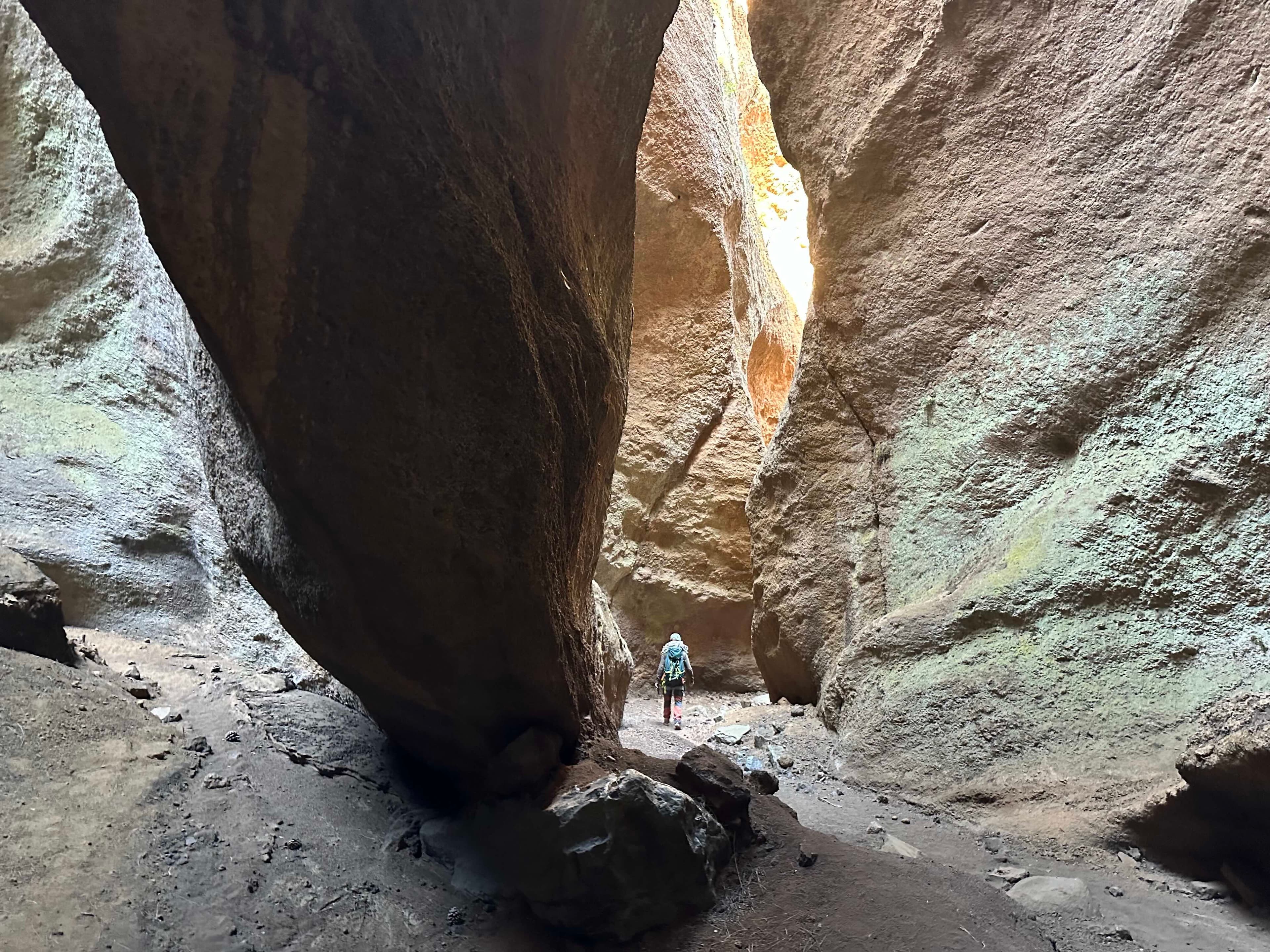 Wandern durch Felsen auf Teneriffa