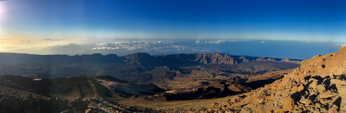 Blick vom Pico del Teide auf die Caldera. Teideumgebung im Panorama Blick