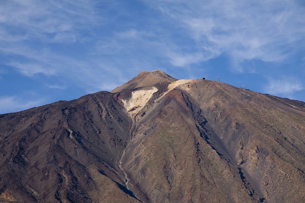 Der Teide Gipfel - pico del Teide - mit Seilbahnstation in Nahaufnahme