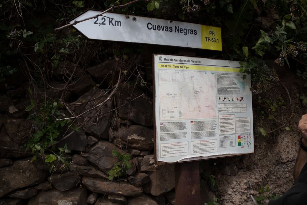 Referencia a la ruta de senderismo PR TF-53.1 a las Cuevas Negras