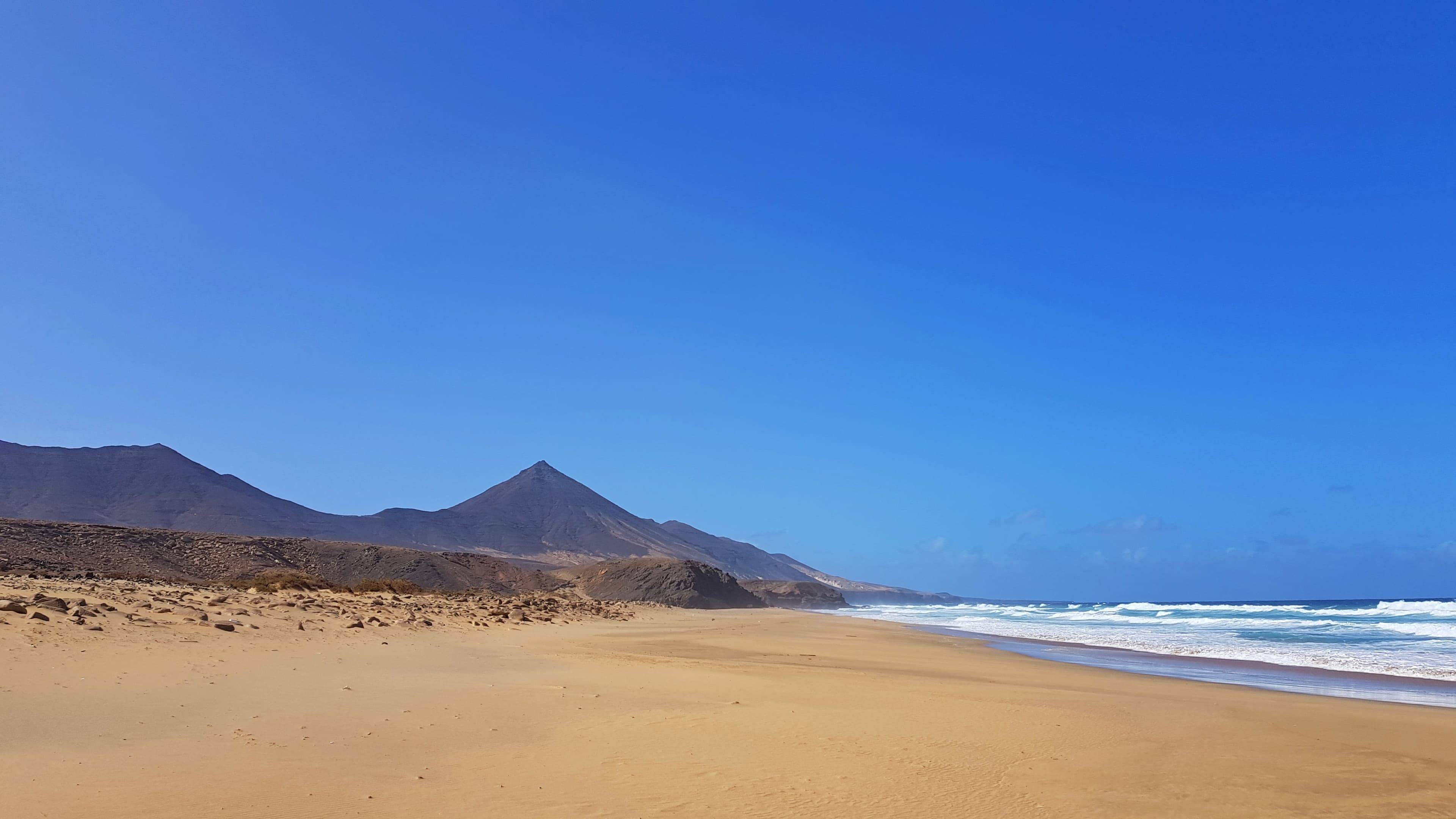beach, the sea, mountains - Roque del Moro