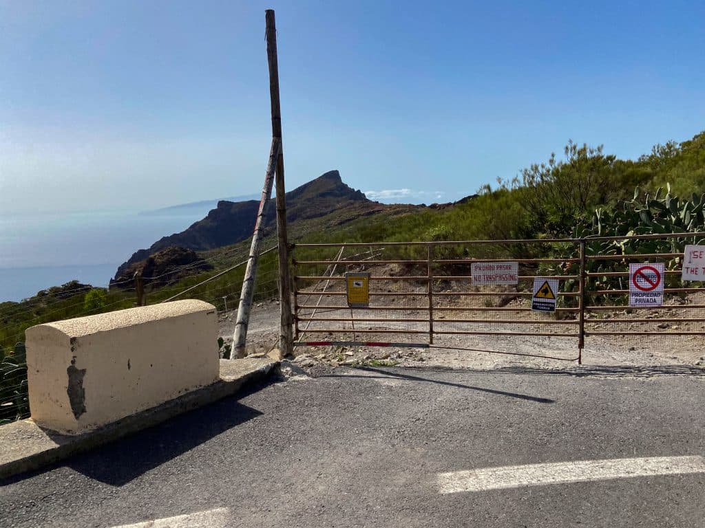 Der Besitzer der Finca Casas de Araza verhindert, dass Wanderer auf den Guergues Steig oder den Barranco de Natero wandern können