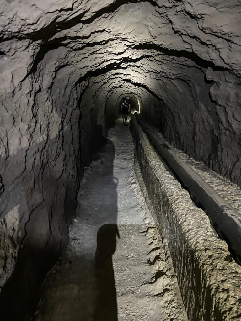 Wandern durch den "Weißen Tunnel"