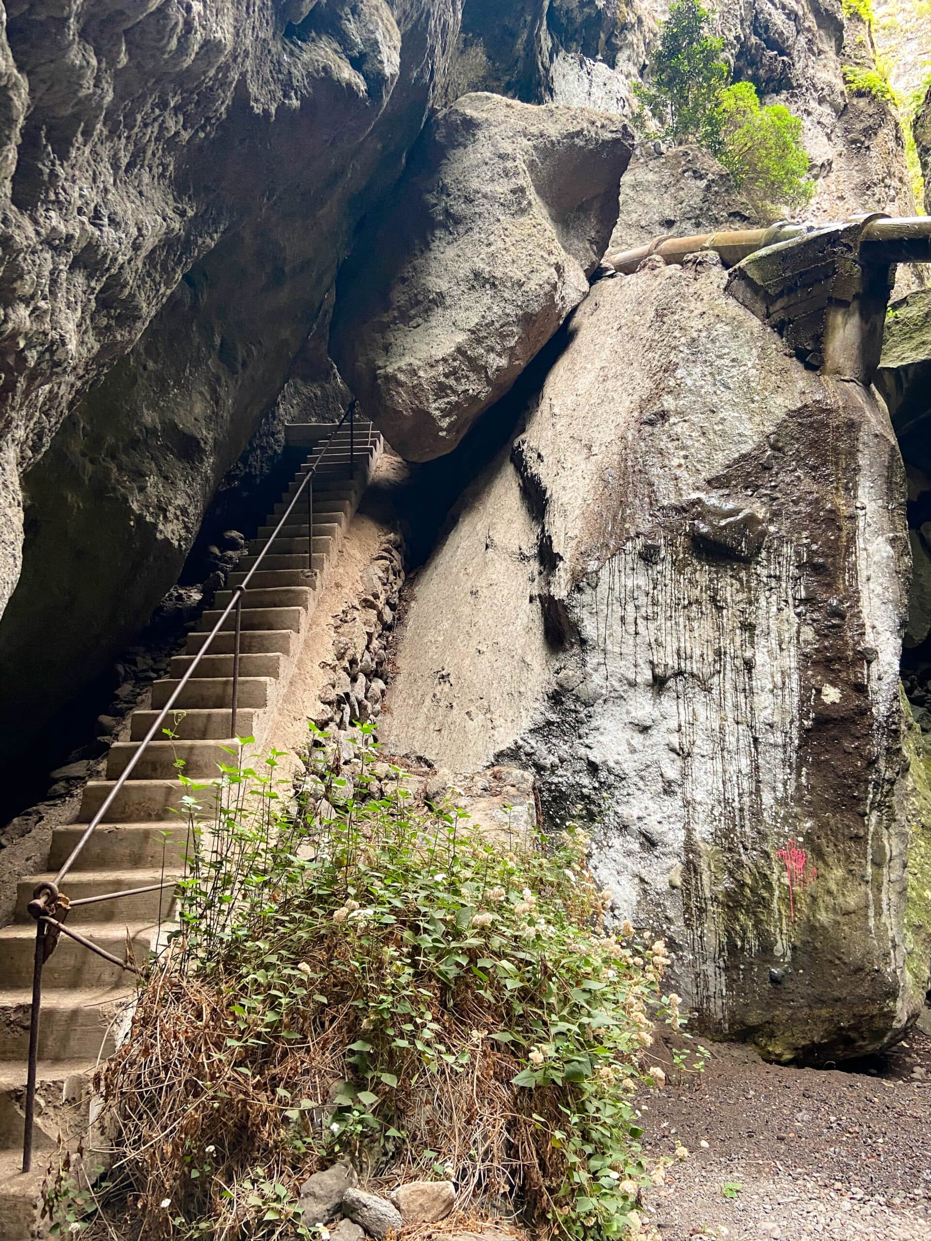 Barranco de los Cochinos – una caminata aventurera por un desfiladero salvaje con túnel de agua