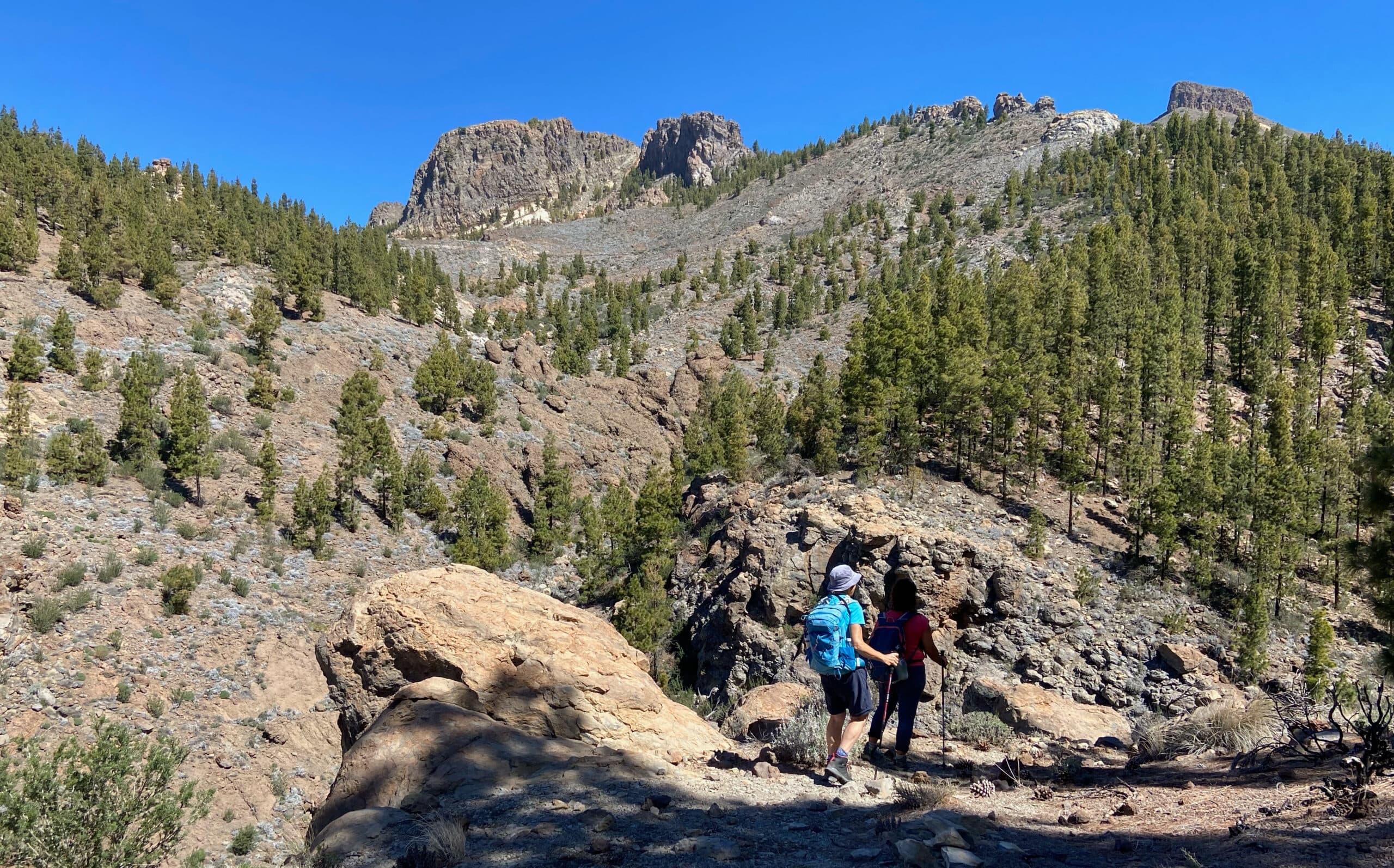 Bajar a un pequeño desfiladero para seguir subiendo por el otro lado hacia Boca Tauce