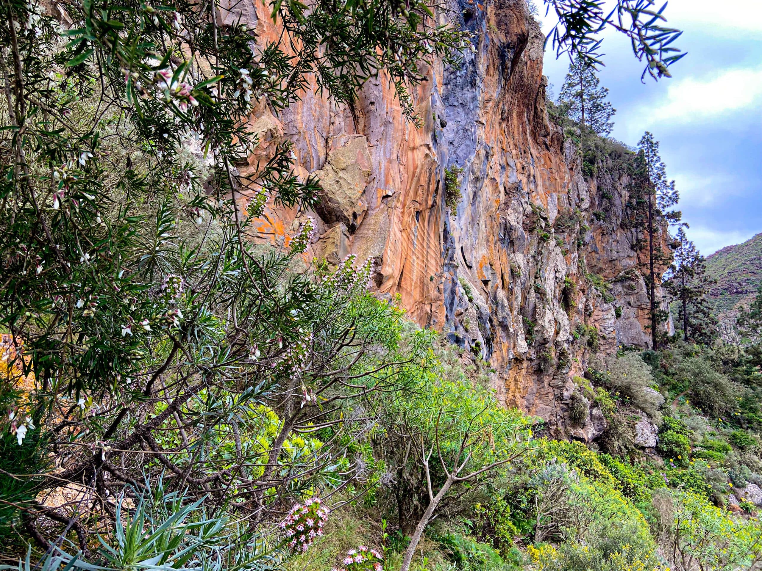 Circular hike to abandoned caves below Ifonche