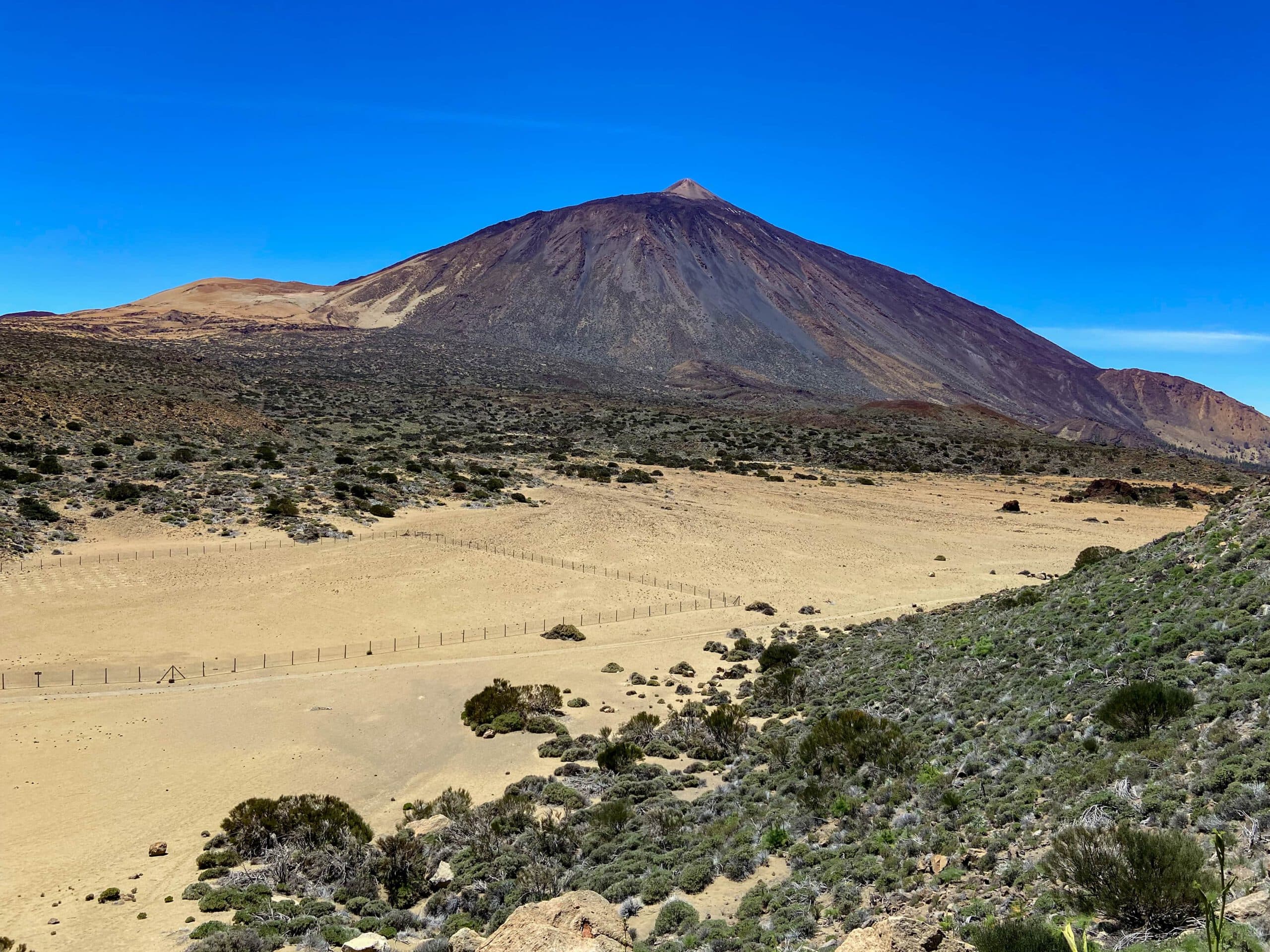 Hike from Chanajiga to the impressive plateau of Fortaleza Cañadas