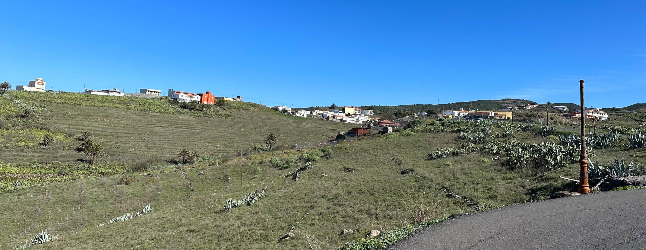 GR 131 hiking road behind Chipude