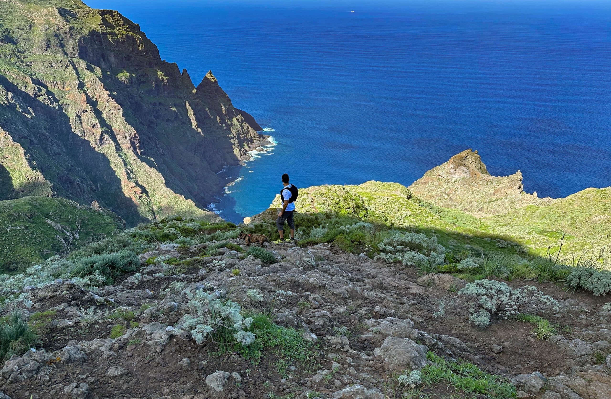 Hikers on the trail around Roque Taborno