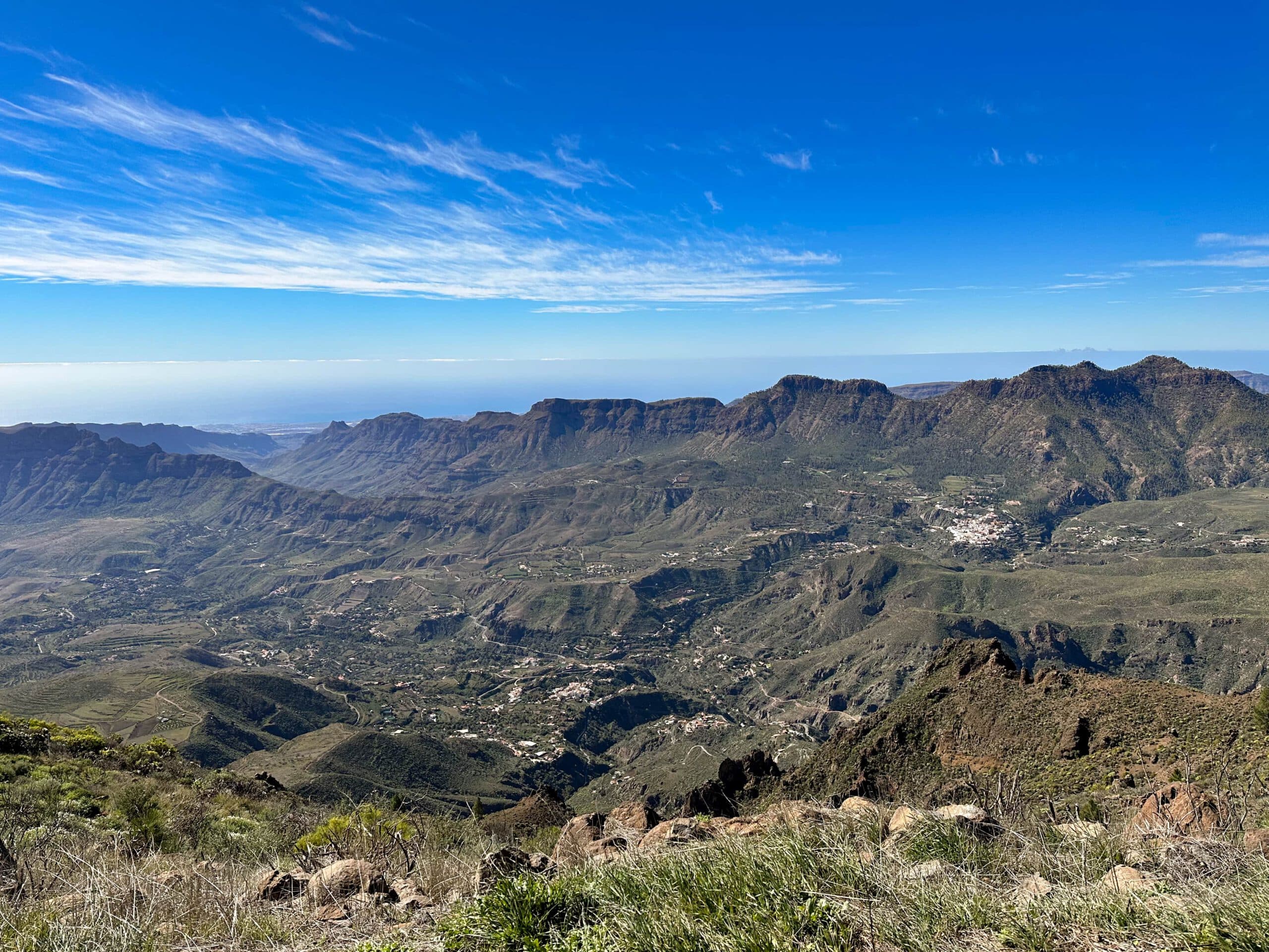 Blick vom Abstiegsweg hinab ins Tal