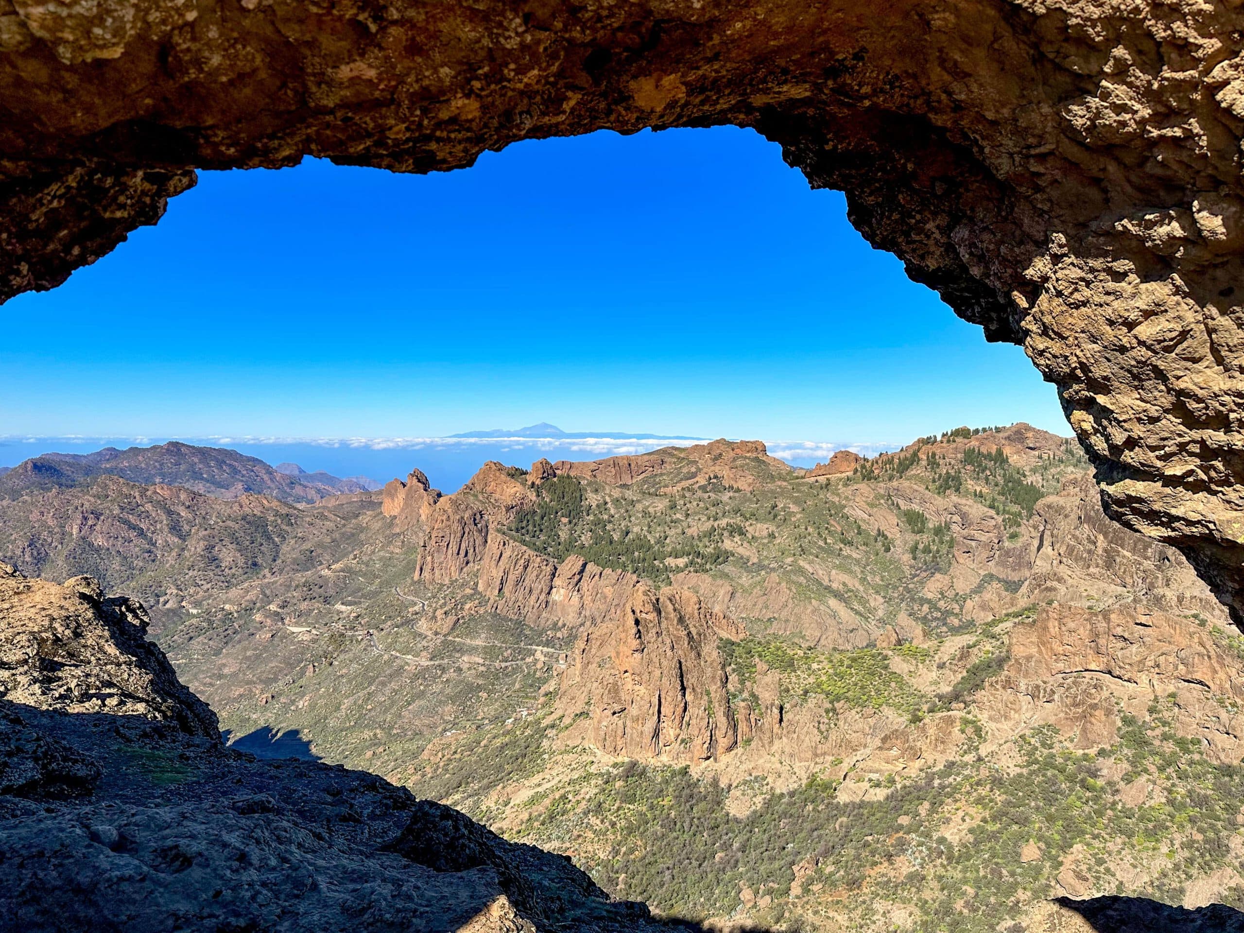 Puerta de roca con vistas hasta Tenerife - Ventana del Nublo