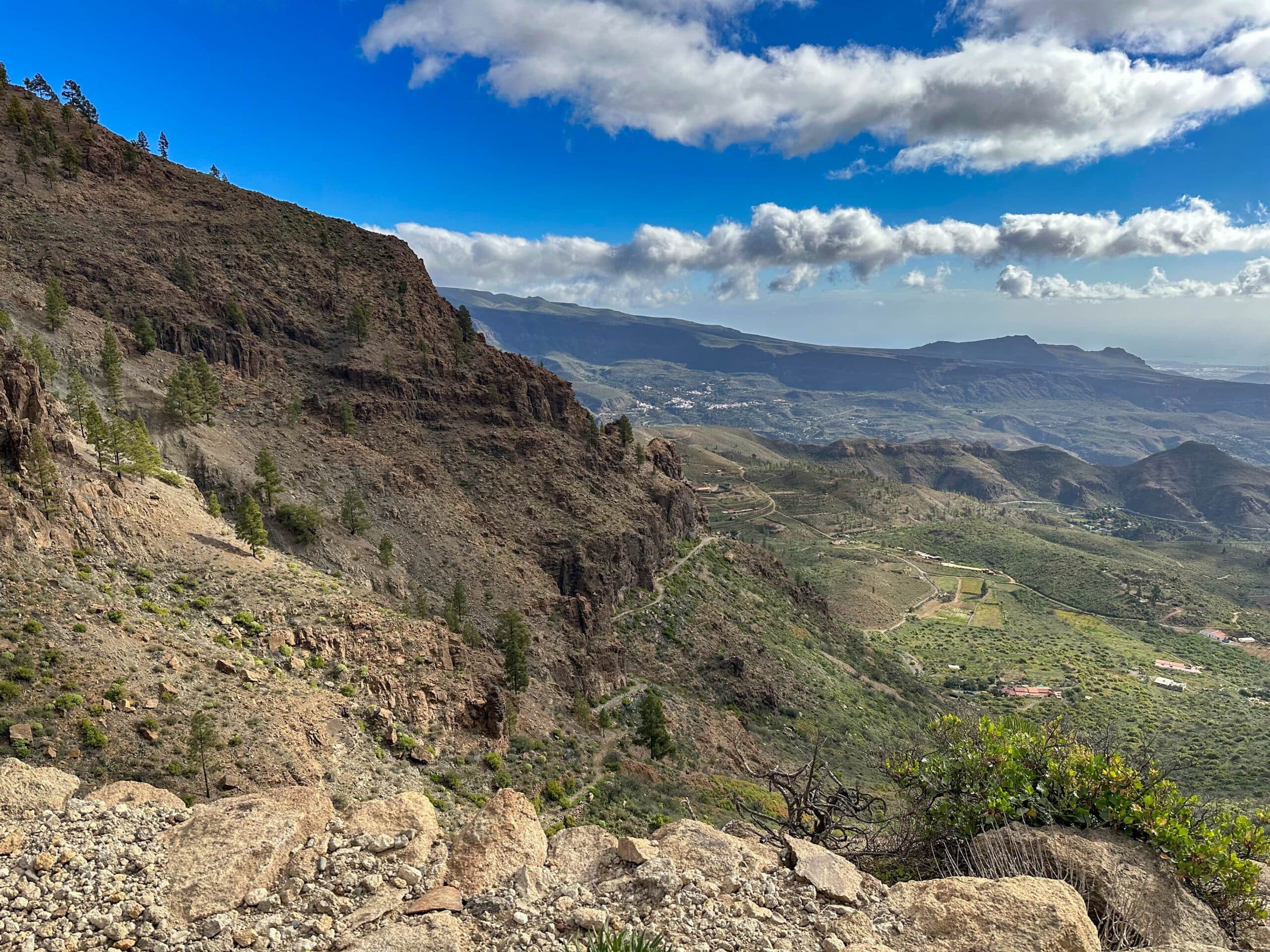 Vista desde la Degollada de Manzanilla hacia la ruta de senderismo