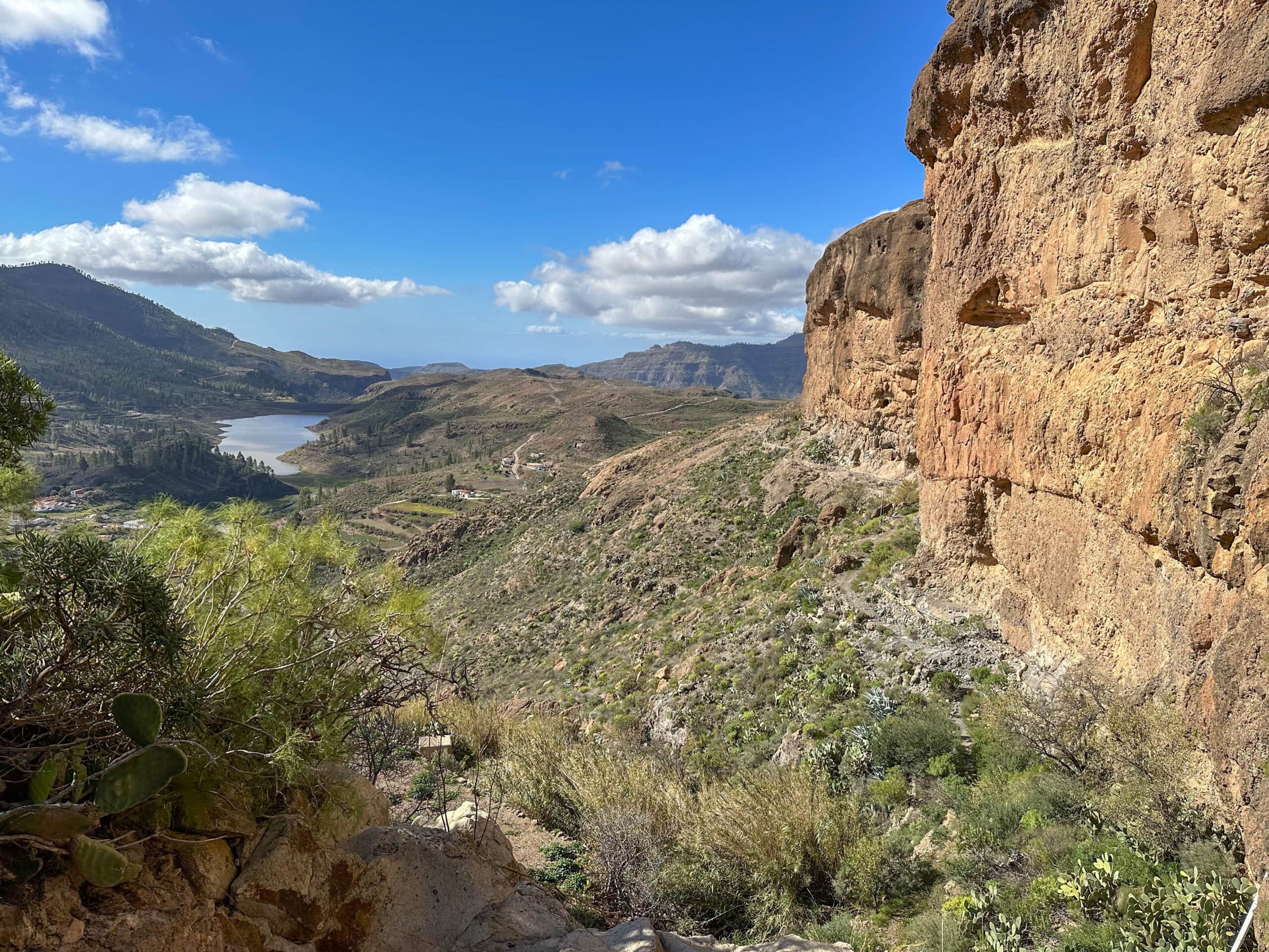 Cercados de Araña – Pequeño desfiladero sobre el lago Chira