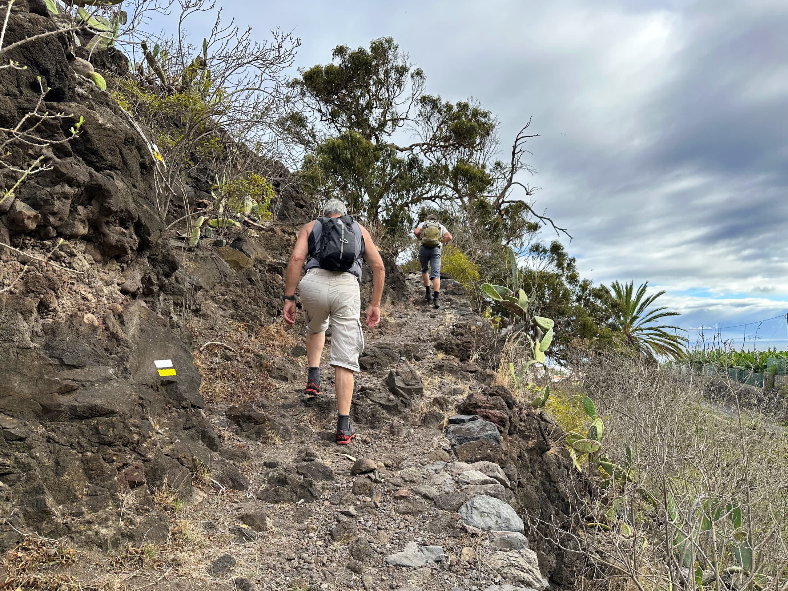 Hikers on the ascent path to Talavera