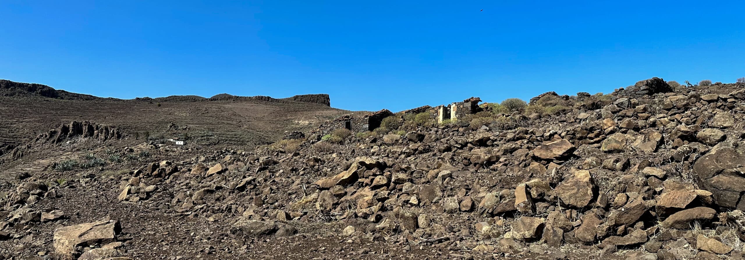 from the distance you can already see the abandoned houses of the hamlet of Morales