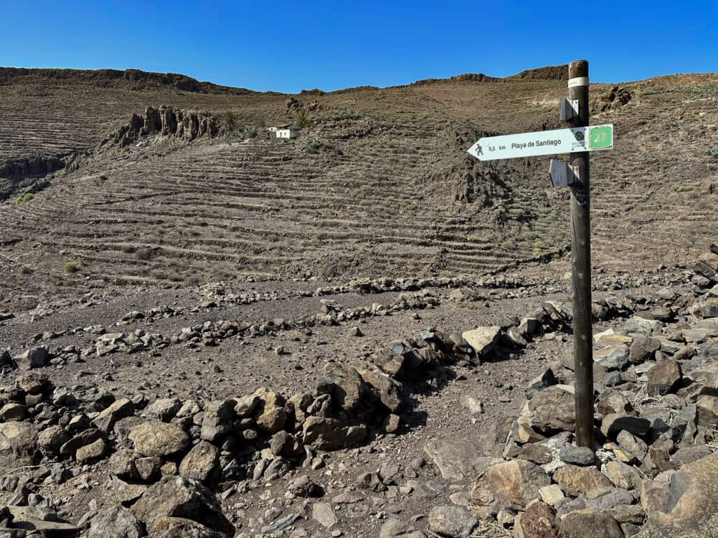 Turn-off at Morales in the direction of Playa de Santiago