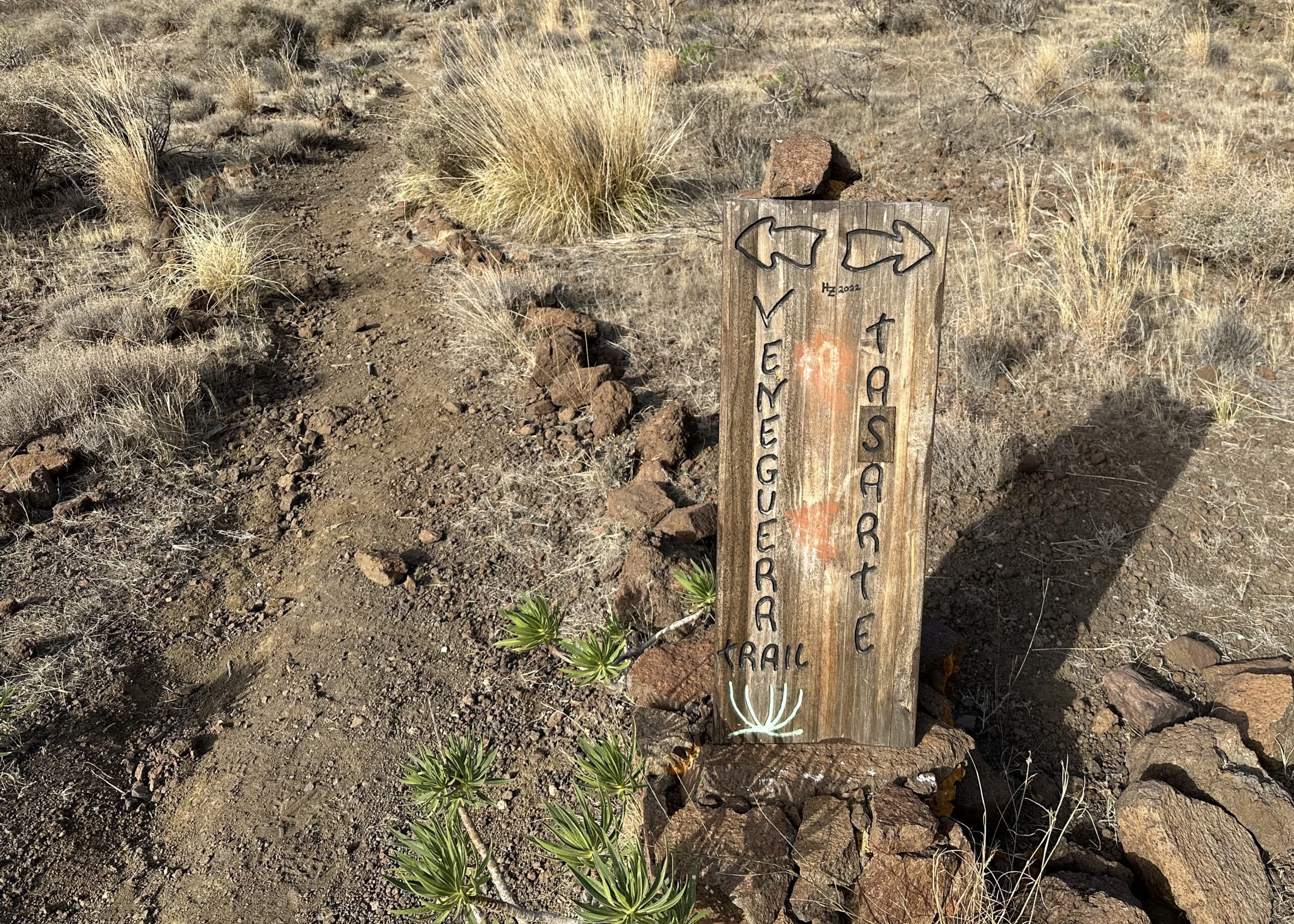 Good signposting along the Veneguera circuit