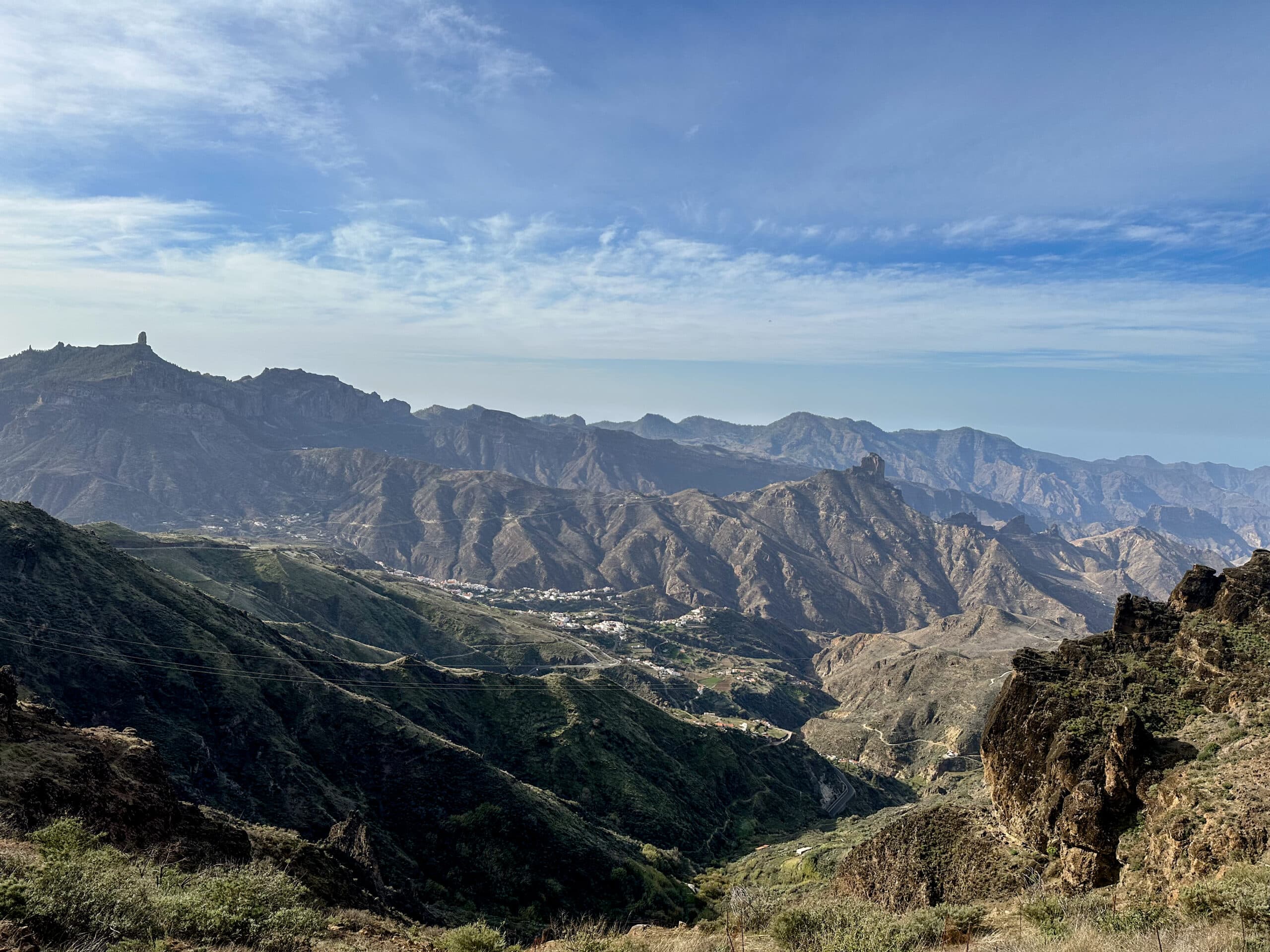 Blick auf die dem Gratweg gegenüberliegenden Höhenzüge - Roque del Nublo