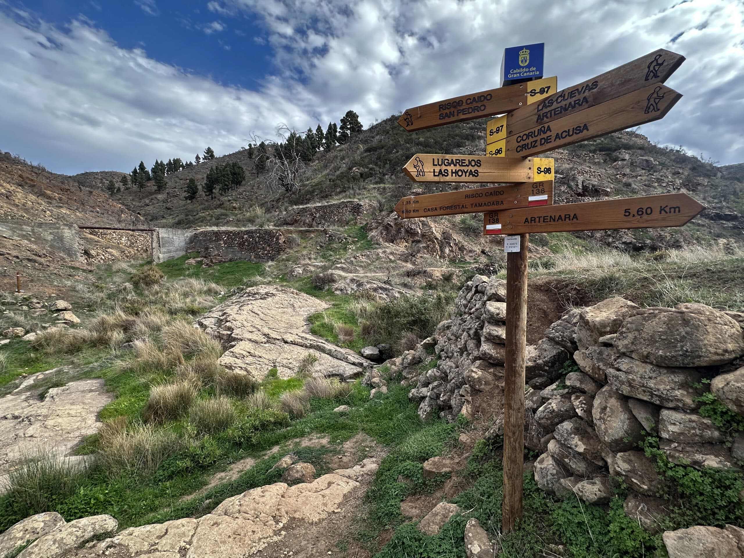 Hiking junction with the GR-138 in Barranco Lugarejos