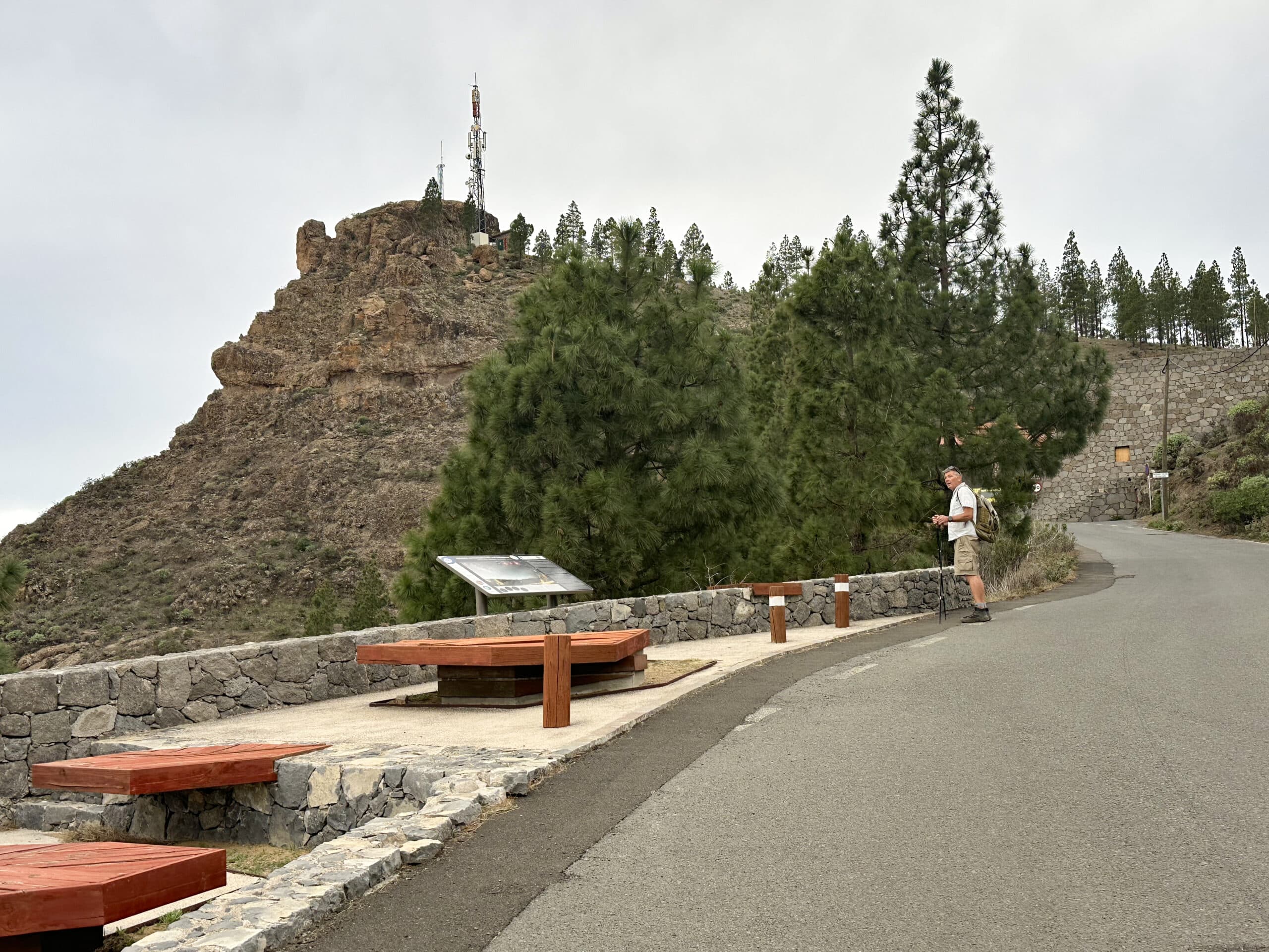 Calle los Cofrítos road at the mirador at the Astronómico de Las Cañaditas - GR-131 hiking trail near Artenara