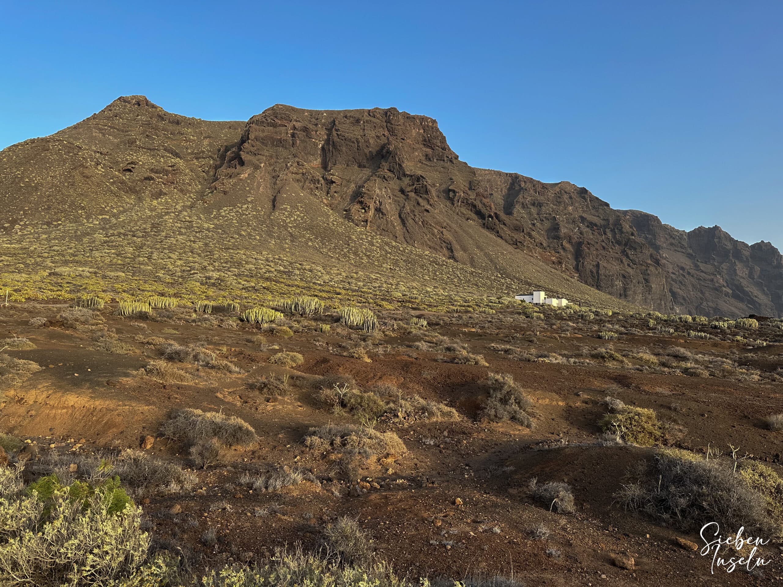 Blick von der Nordküste zurück zum Abstiegsweg Richtung Punta de Teno