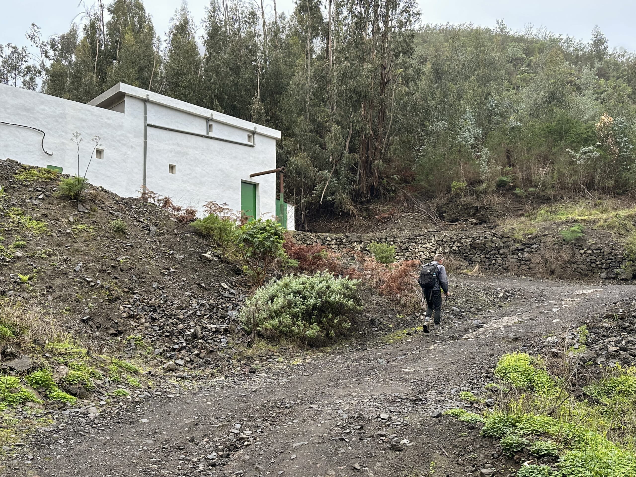Hiking trail past Pozo de la Horcajada