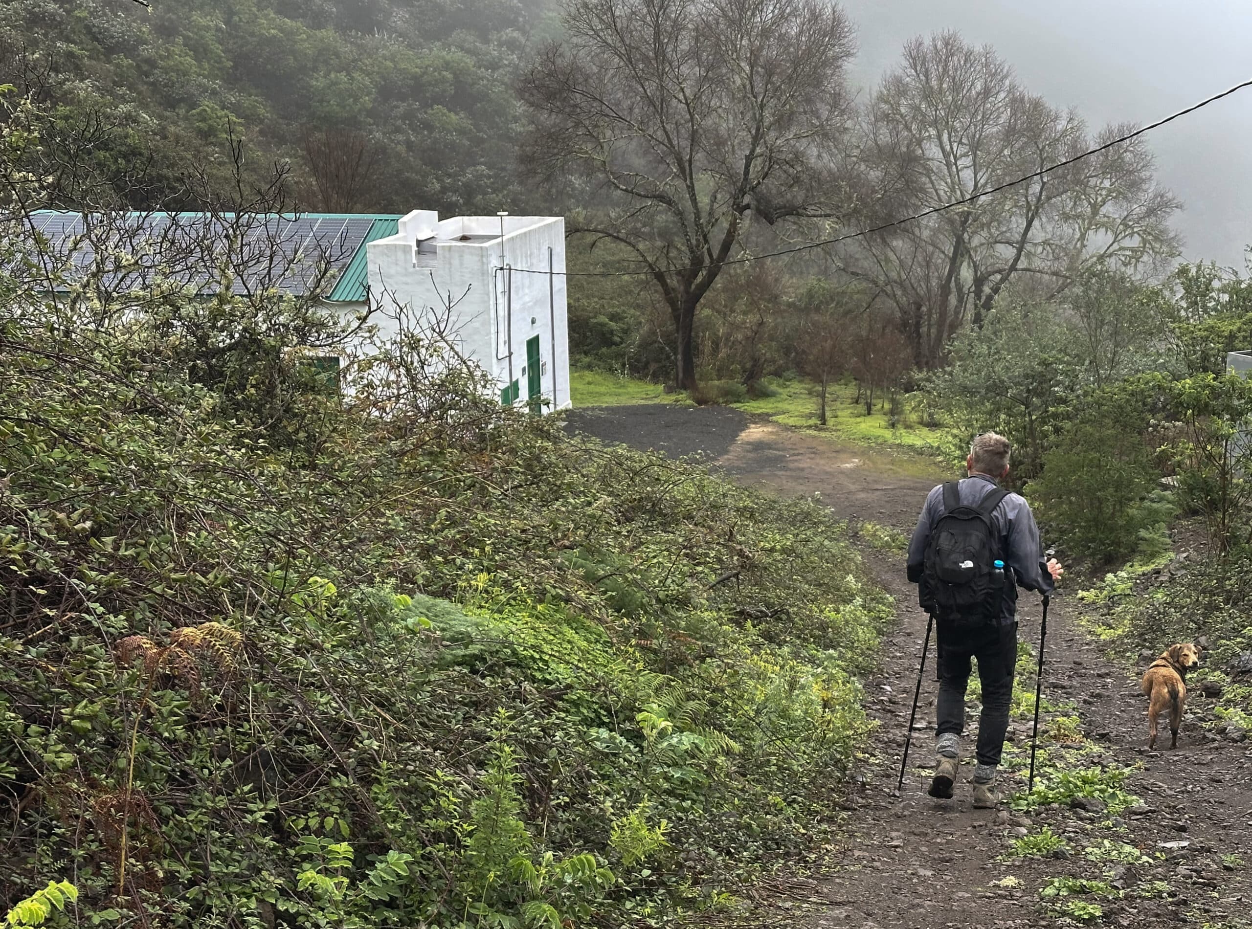 Hiking trail past Pozo Aquavia II