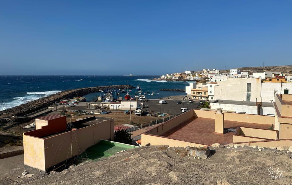 Blick vom Wanderweg hinter San Miguel de Tajao mit Hafen