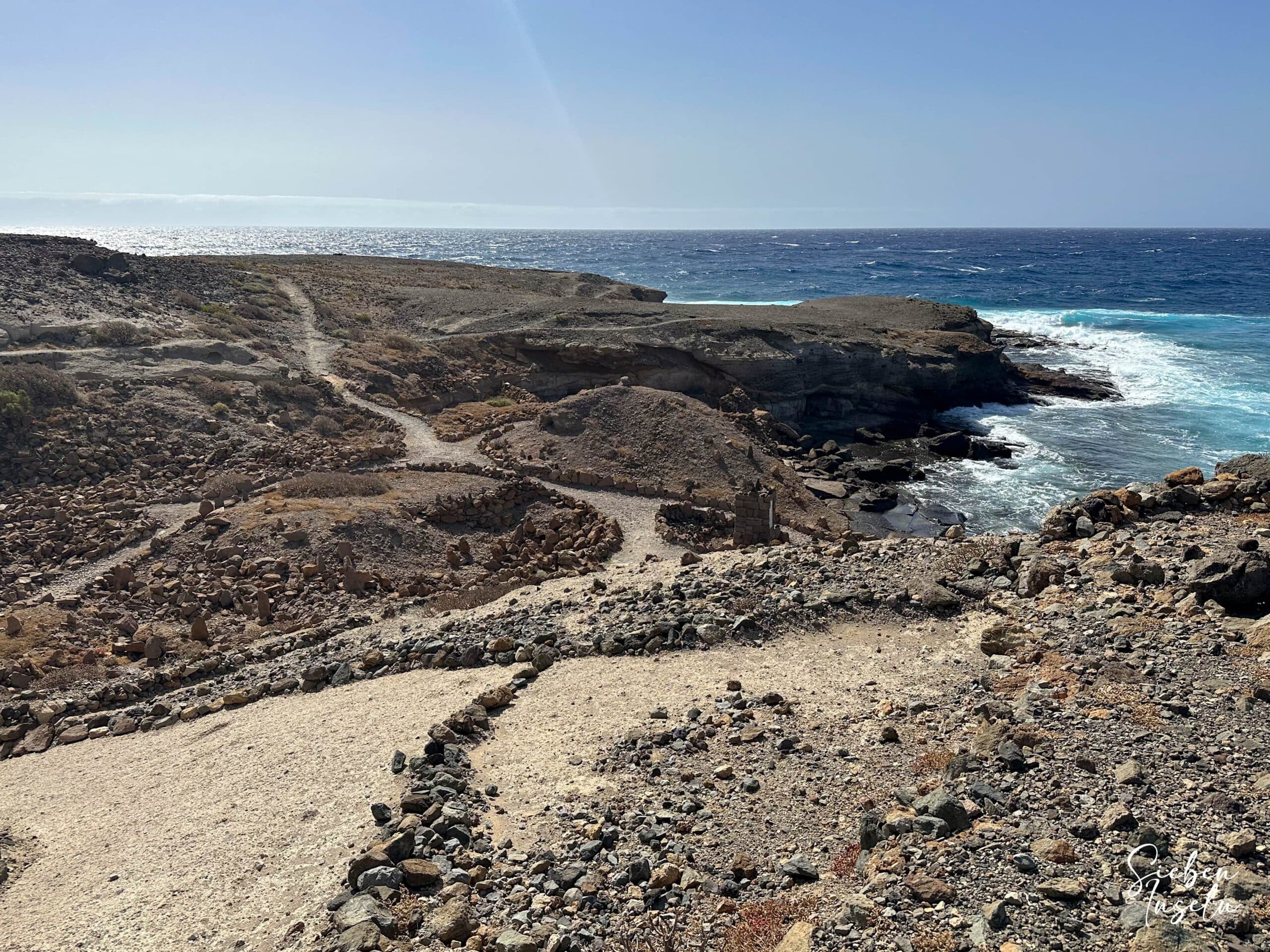 Wanderweg entlang der Küste