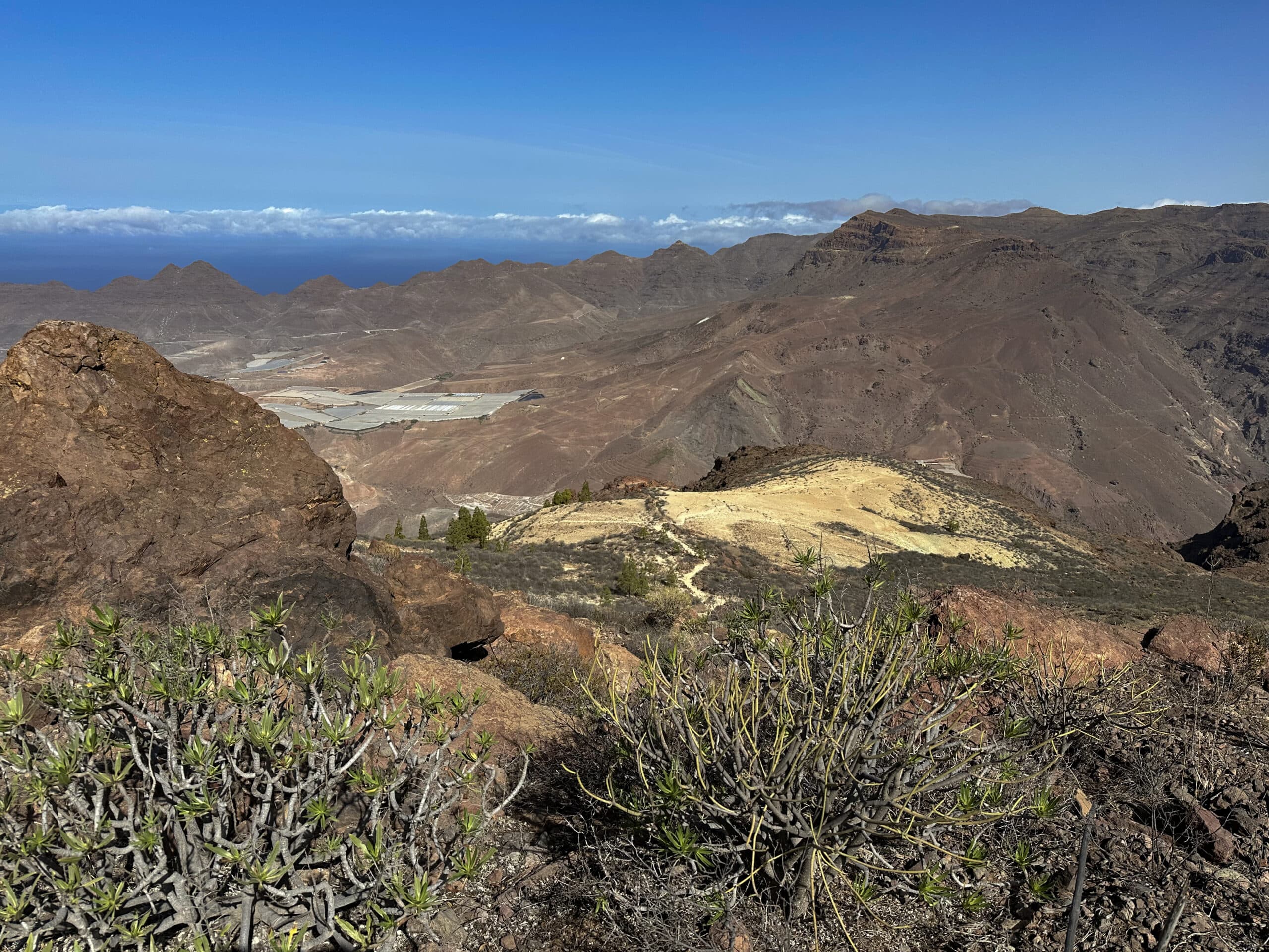 View from the descent route from the first viewpoint of the white rock, Aldea de San Nicolás and the surrounding area