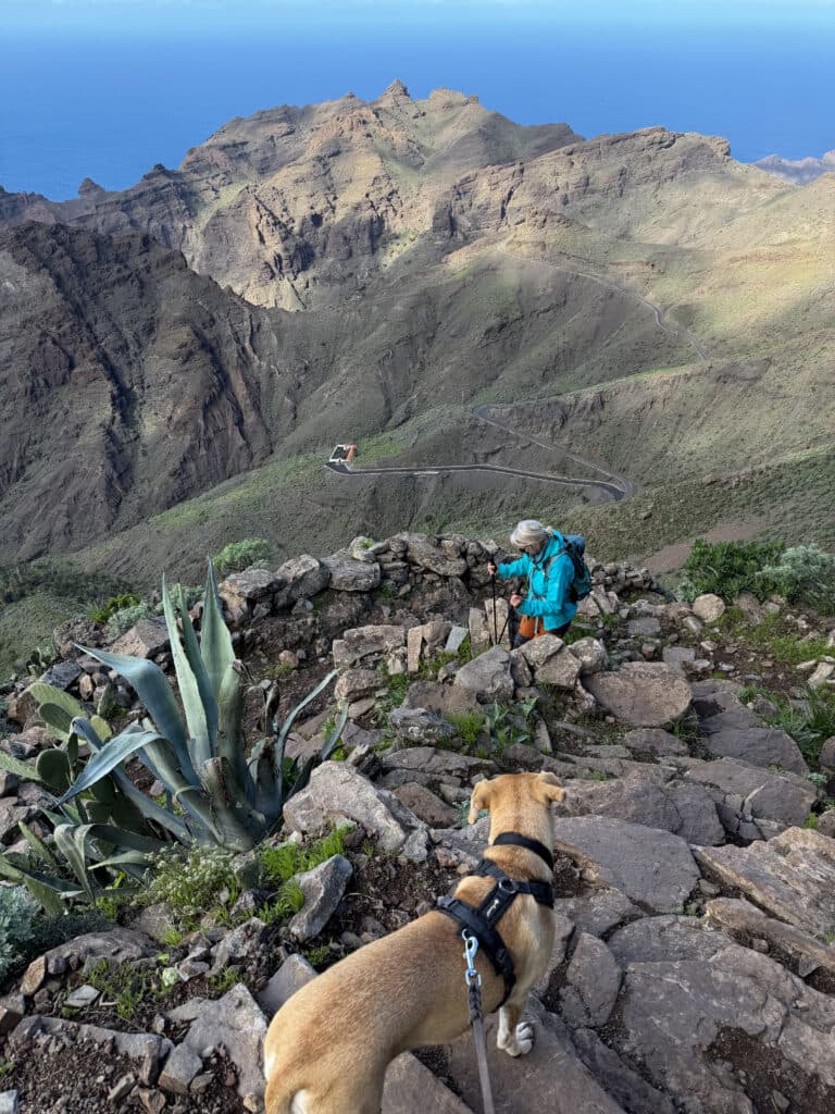 Abstiegsweg hinunter von der Felsenwand